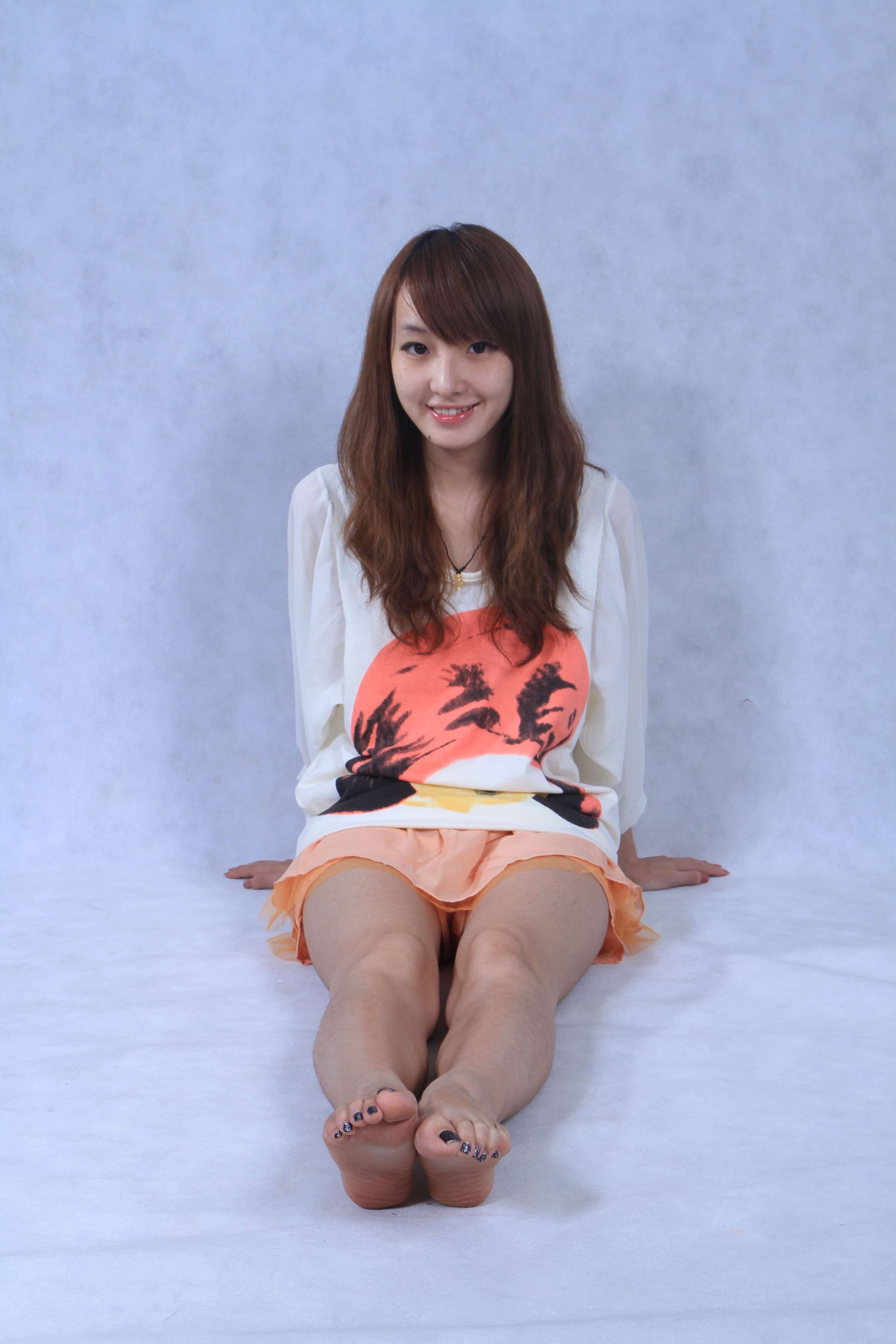 《莉莉-大脚嫩足》作品图