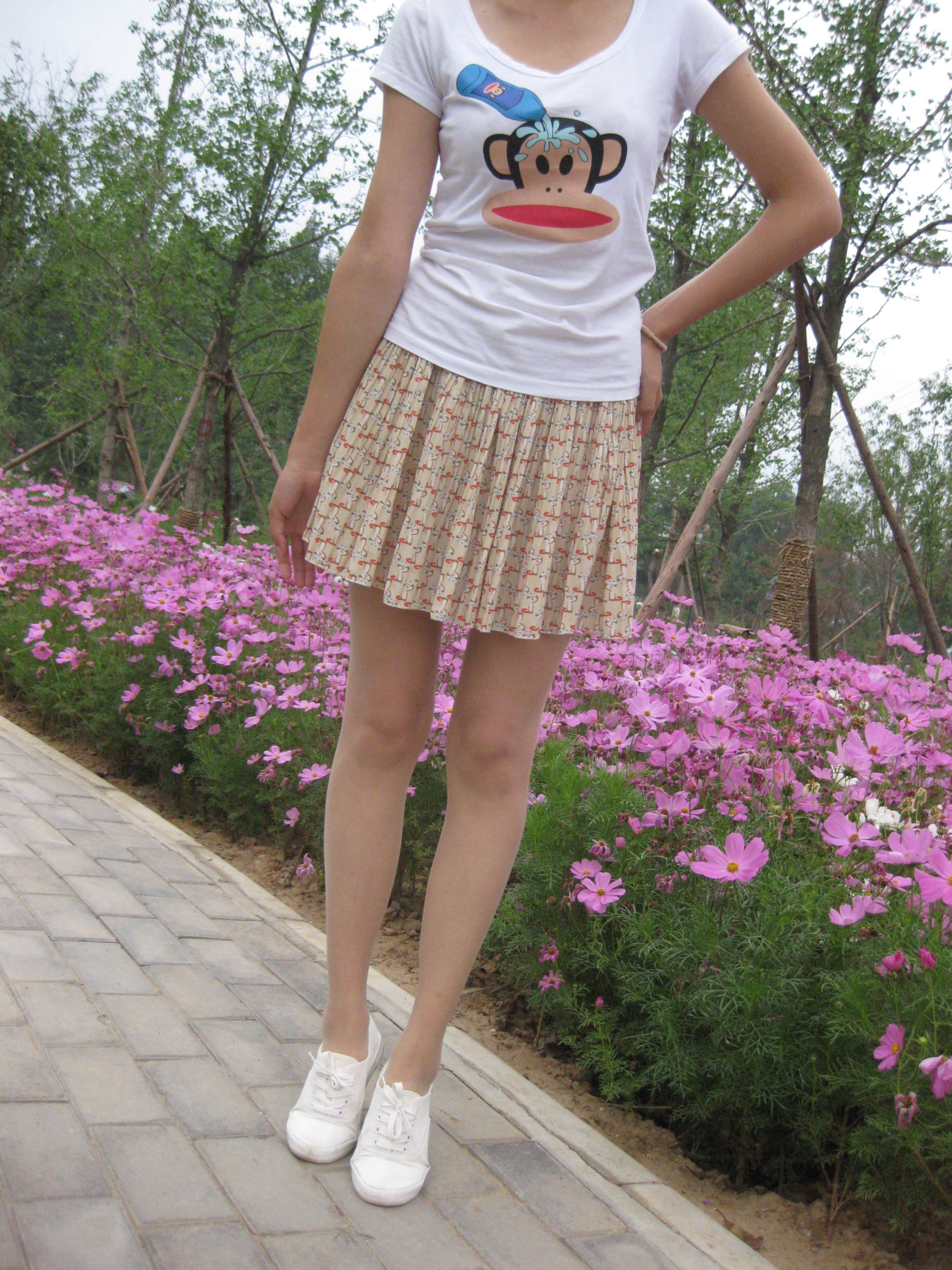 《在校学生倩倩妹妹外景肉丝短裙》作品图