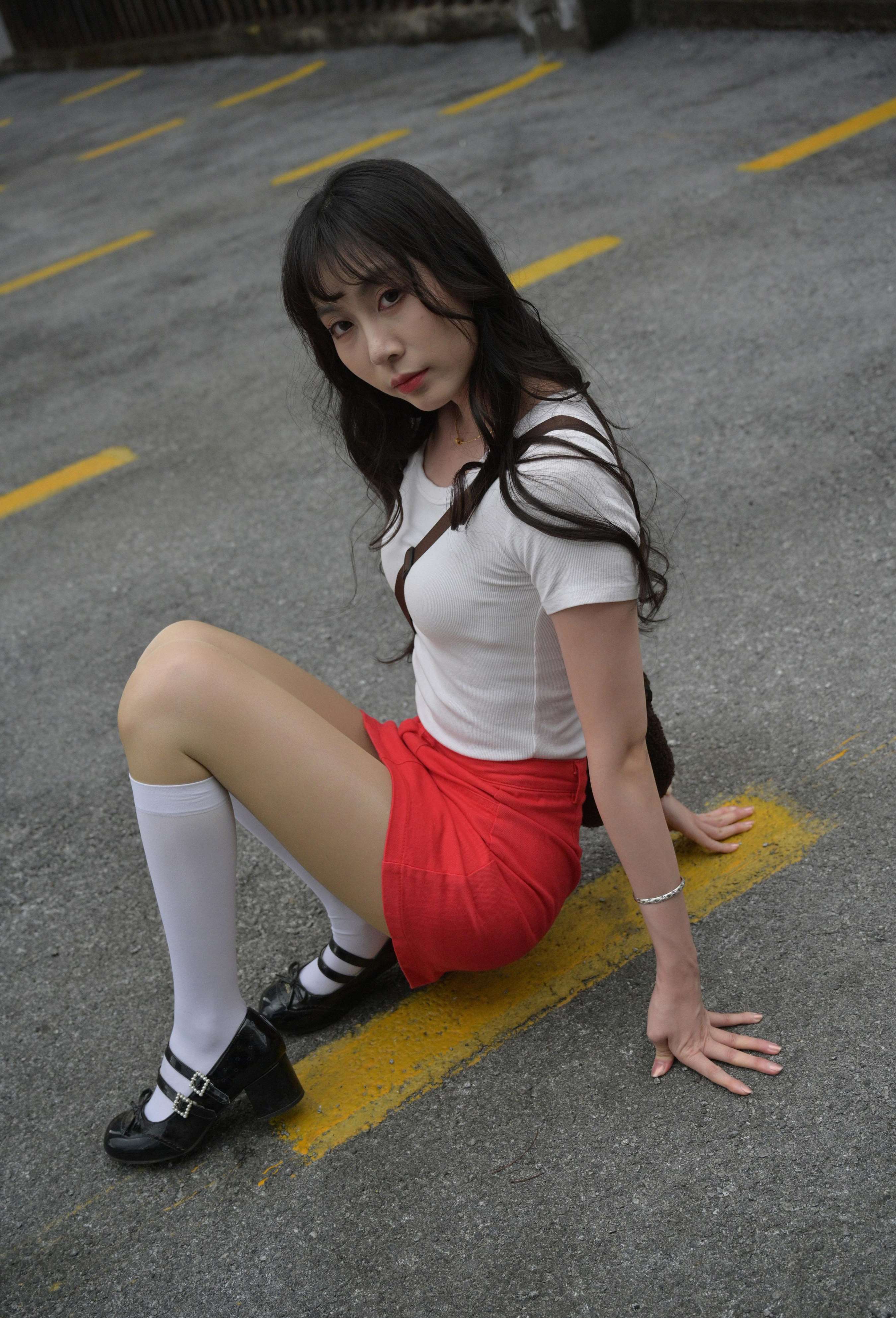 《团团 红裙子白袜套肉丝》作品图