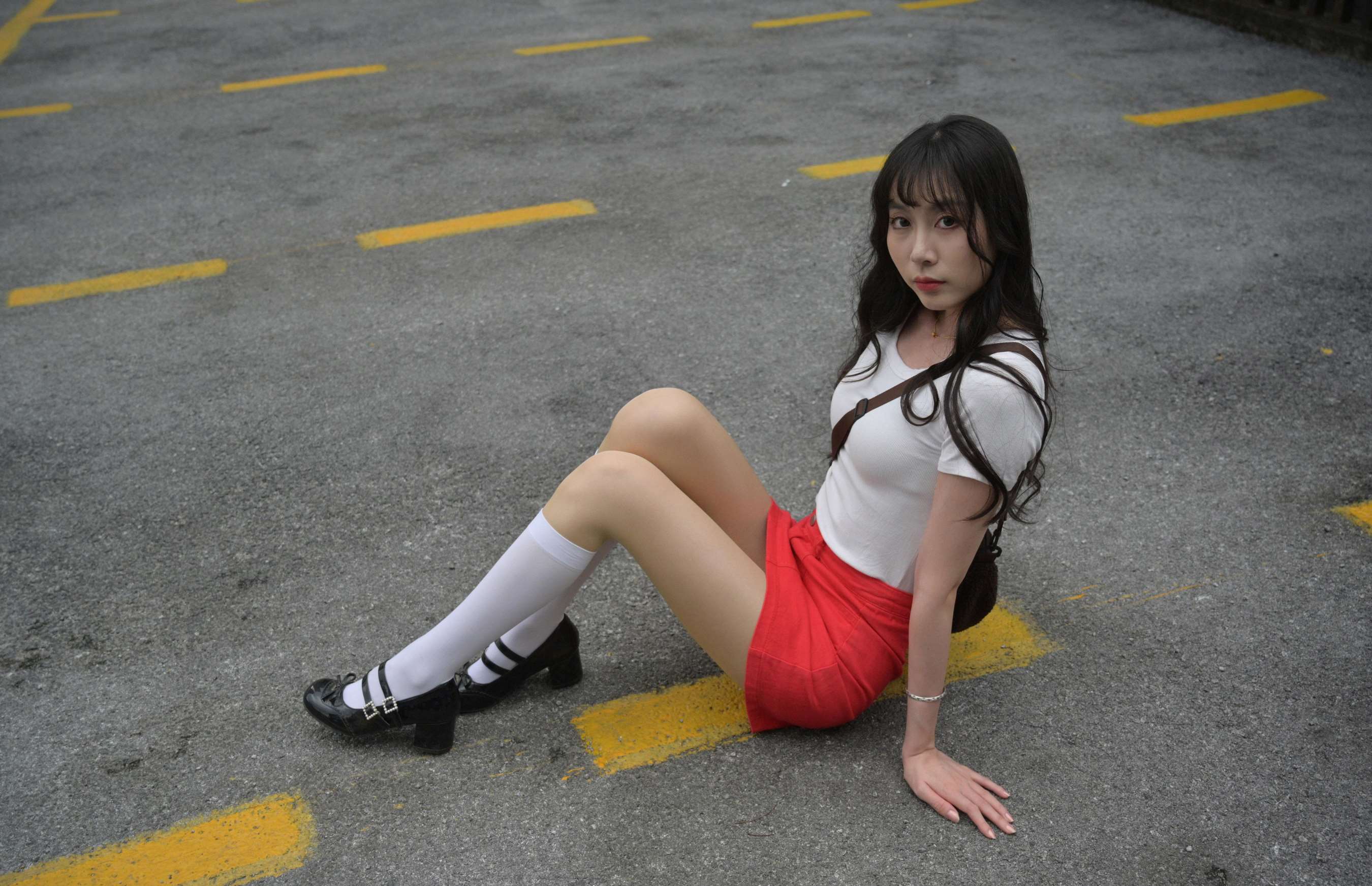 《团团 红裙子白袜套肉丝》作品图