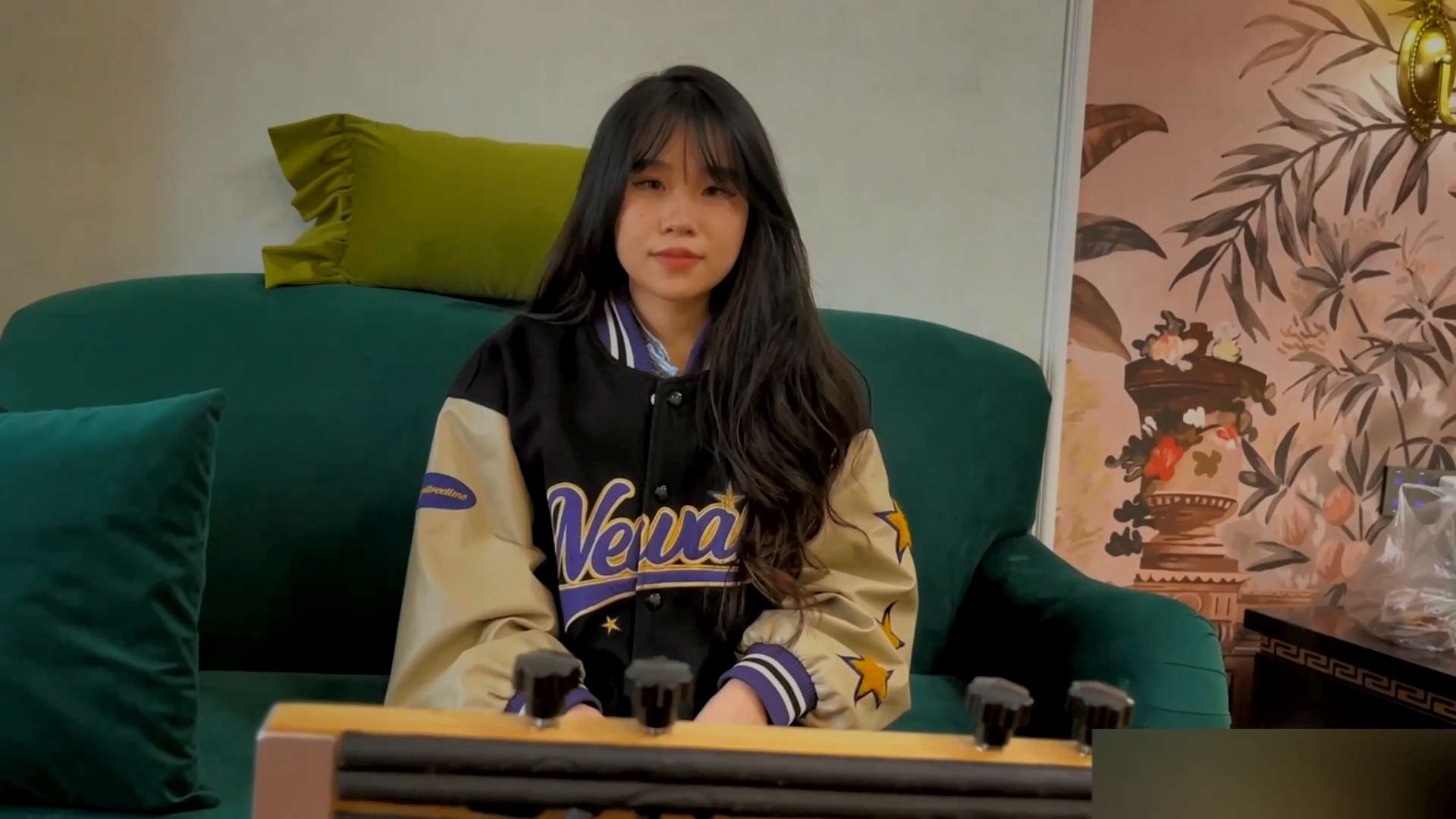 《[视频]小姐姐脱棉袜TK嫩足》作品图