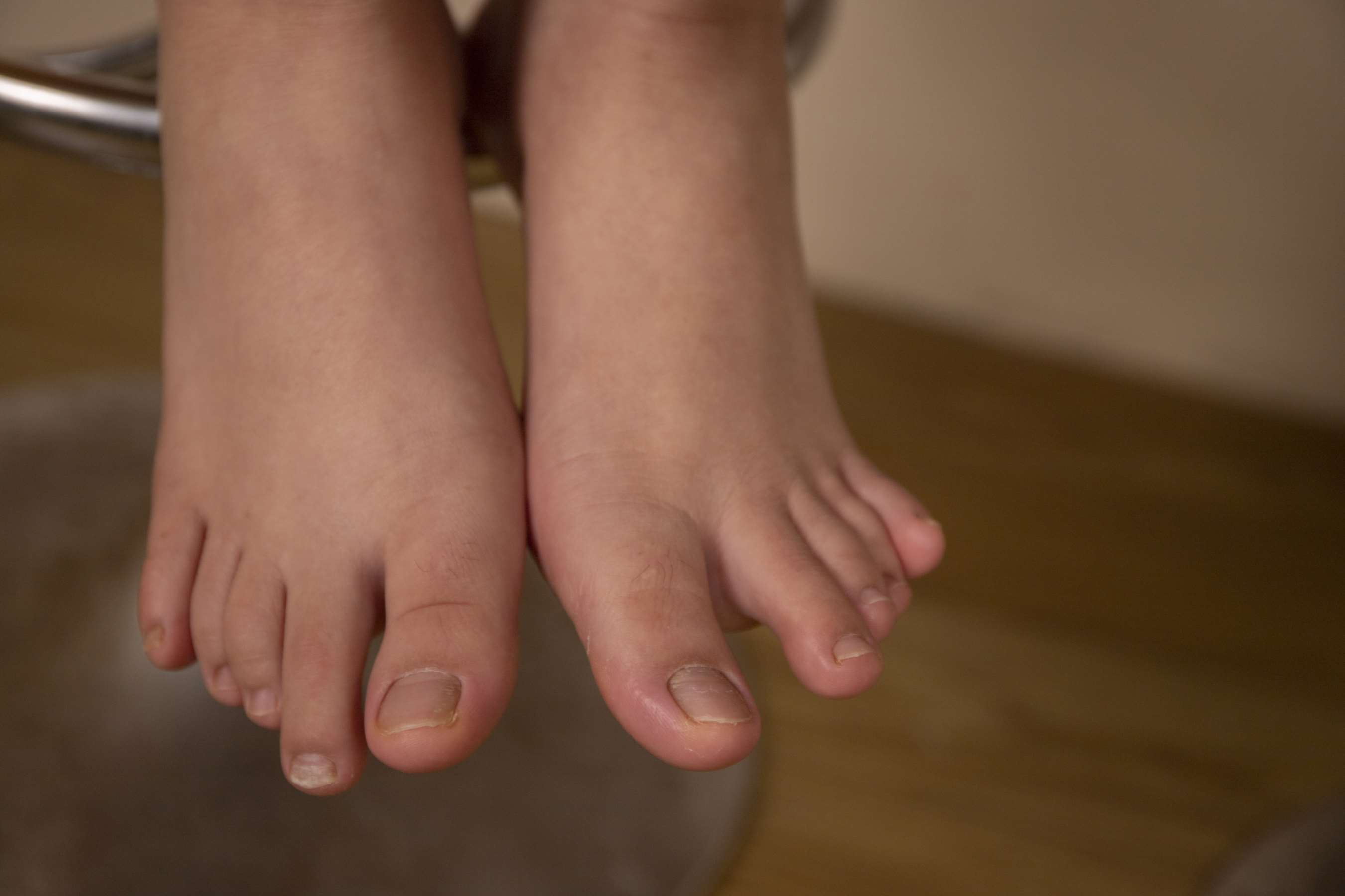 《菲菲芷欣双人yw裸足，非常诱人！》作品图