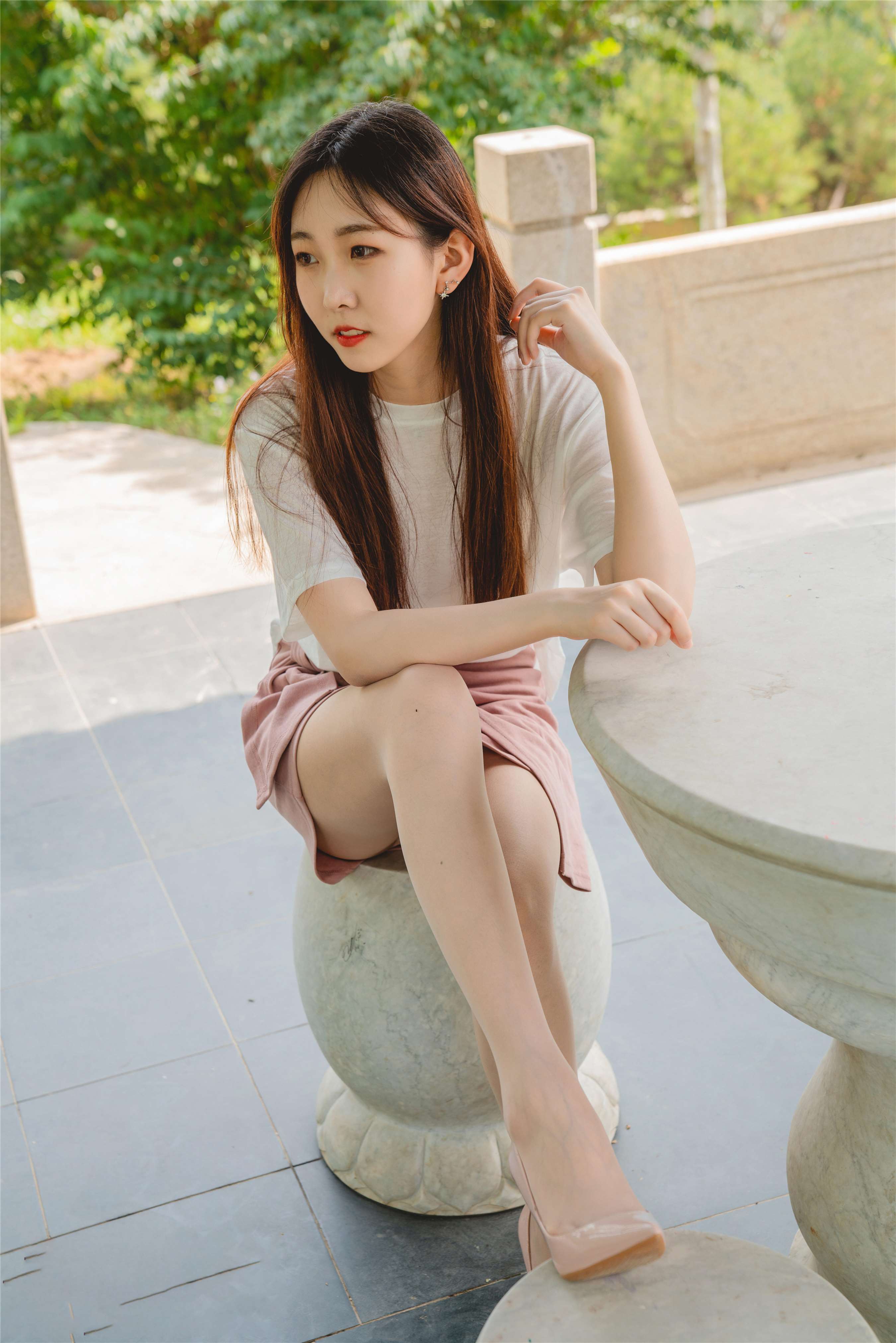 《思甜 超修长笔直肉丝美腿》作品图