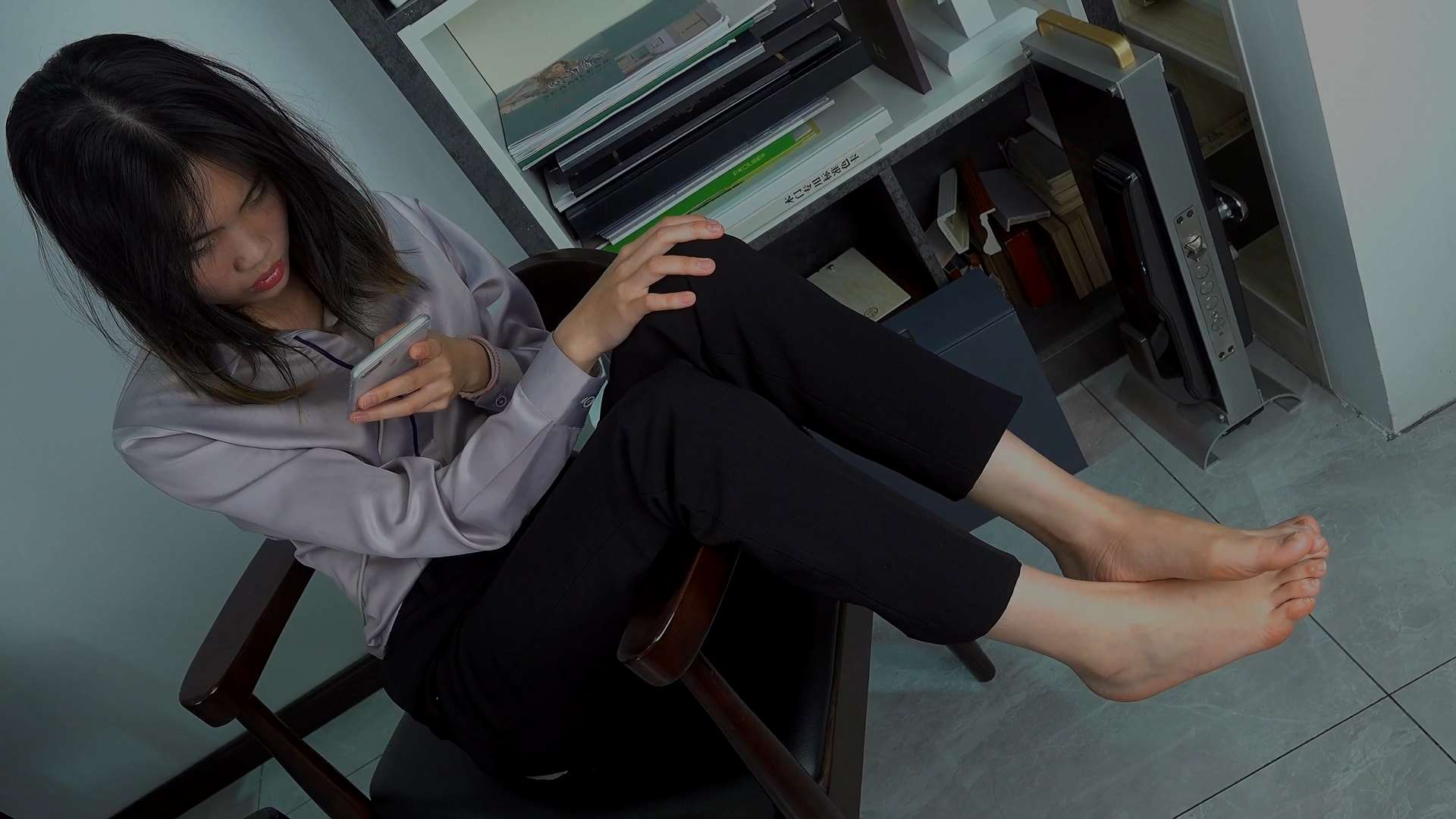 《[视频]企业高管雯子有脚气的美脚》作品图