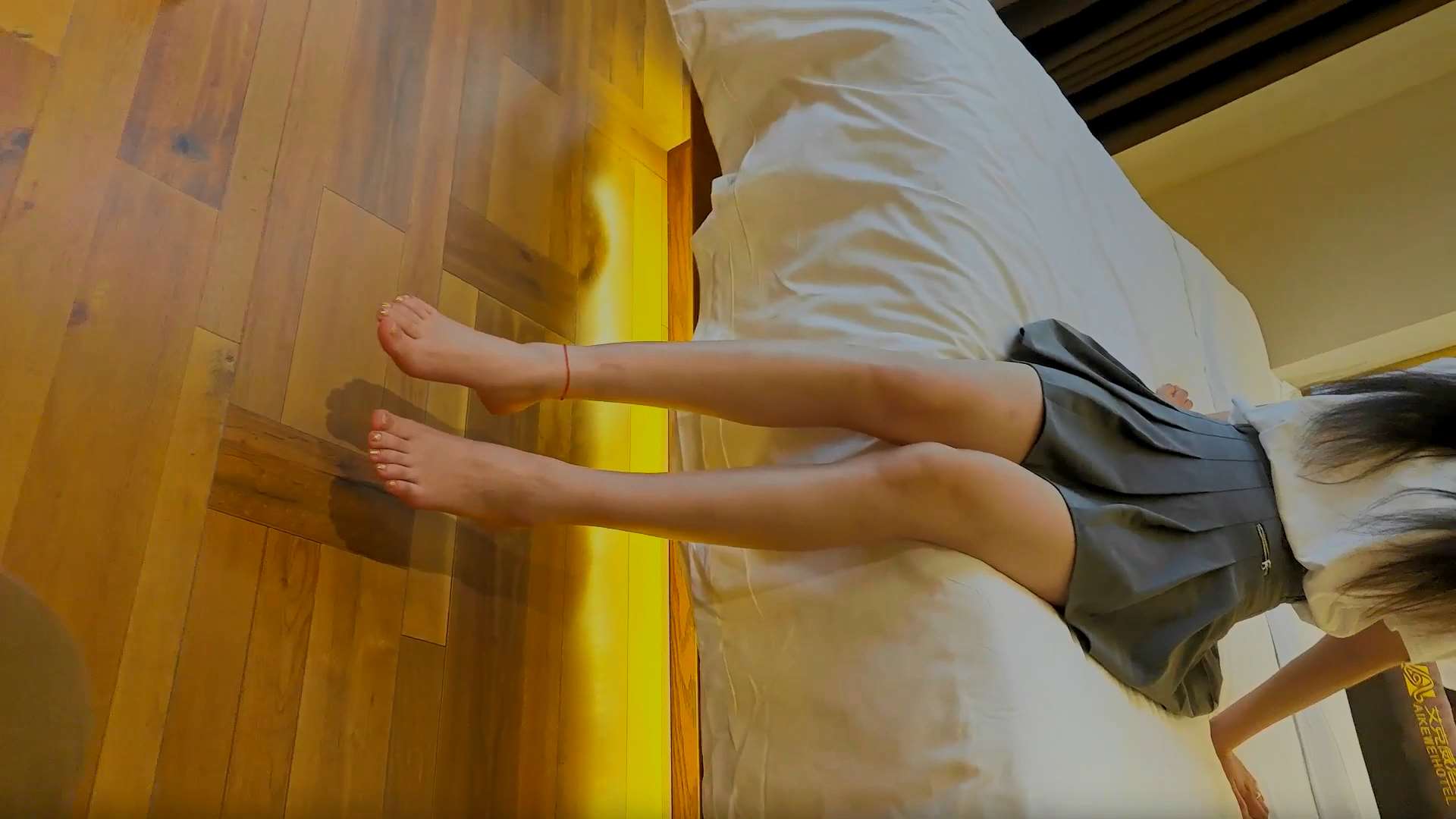 《[视频]酒店玩学生妹嫩脚》作品图