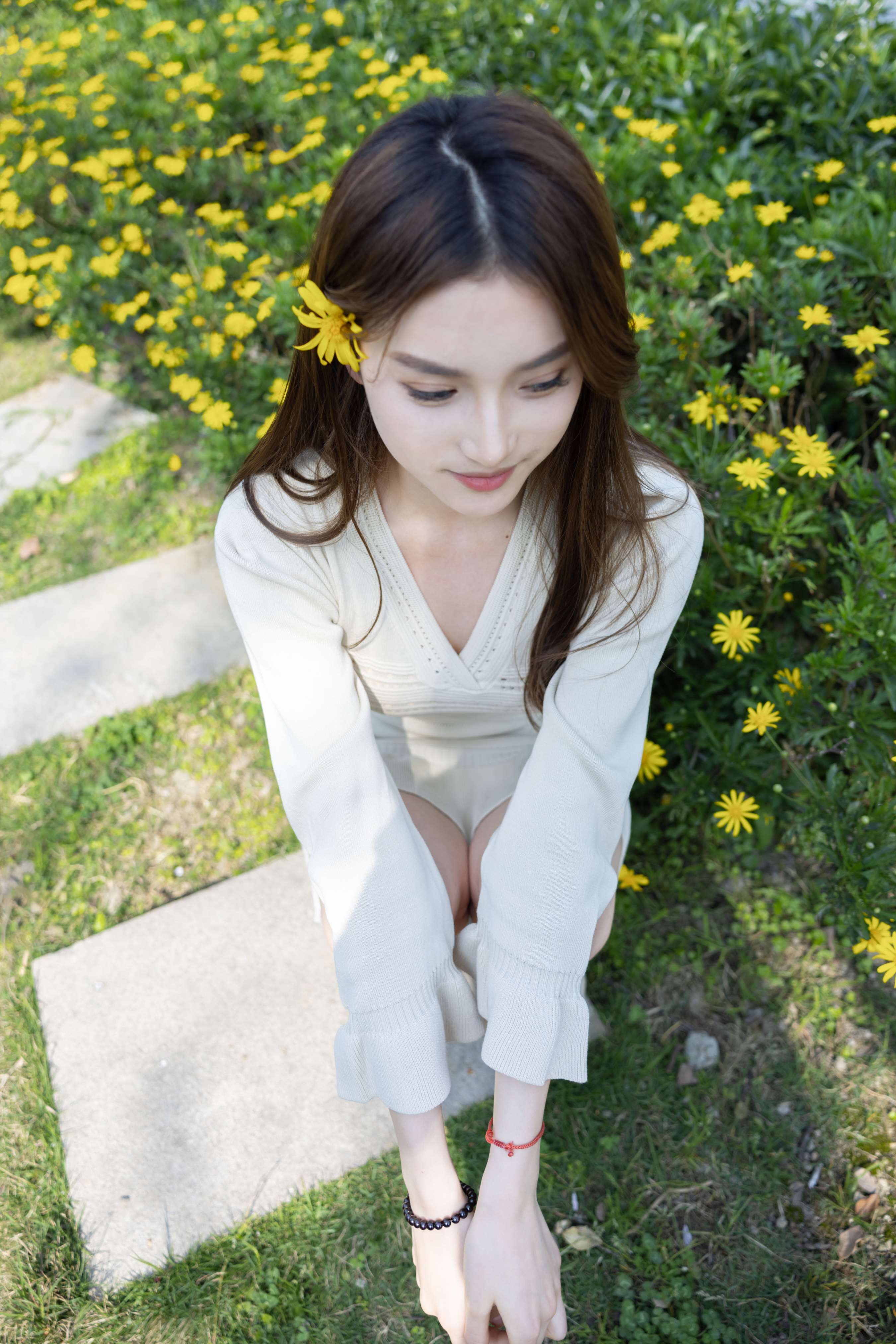 《南希 脱高跟展嫩足》作品图