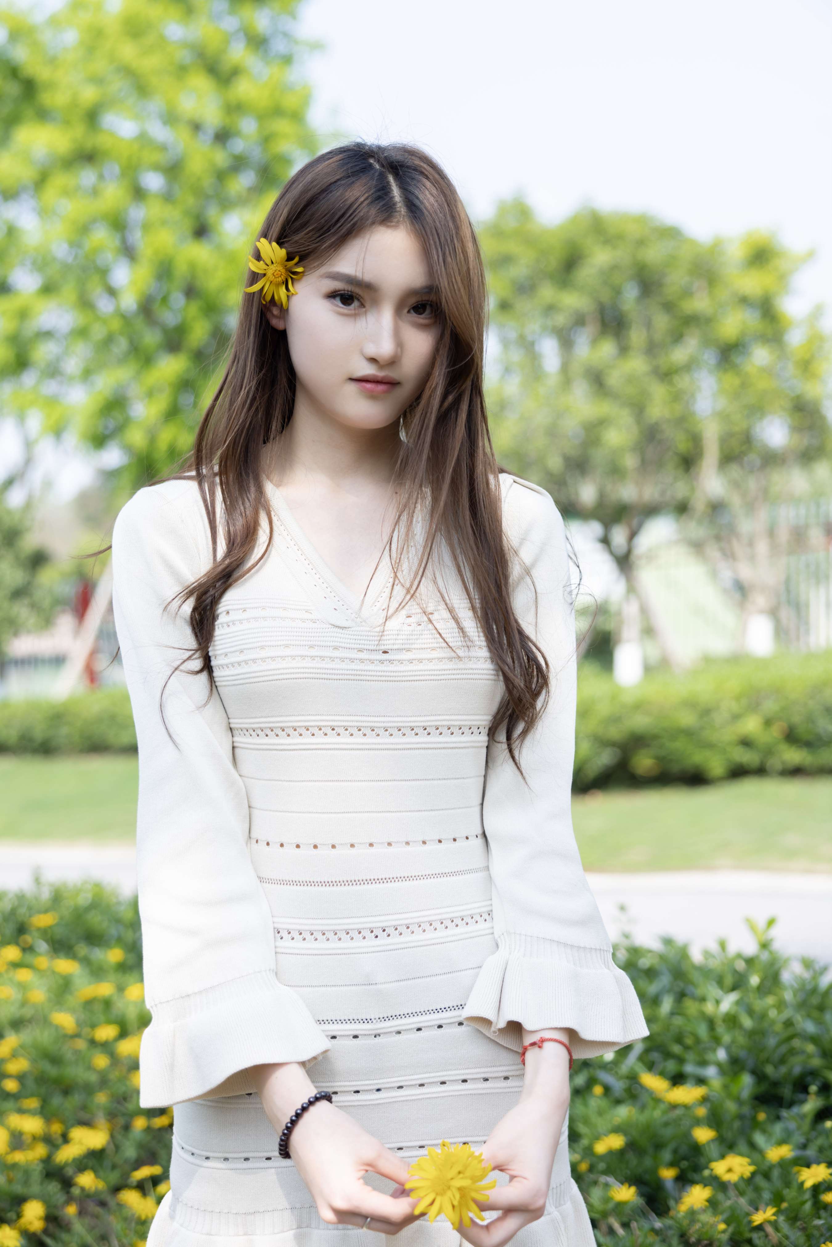 《南希 脱高跟展嫩足》作品图