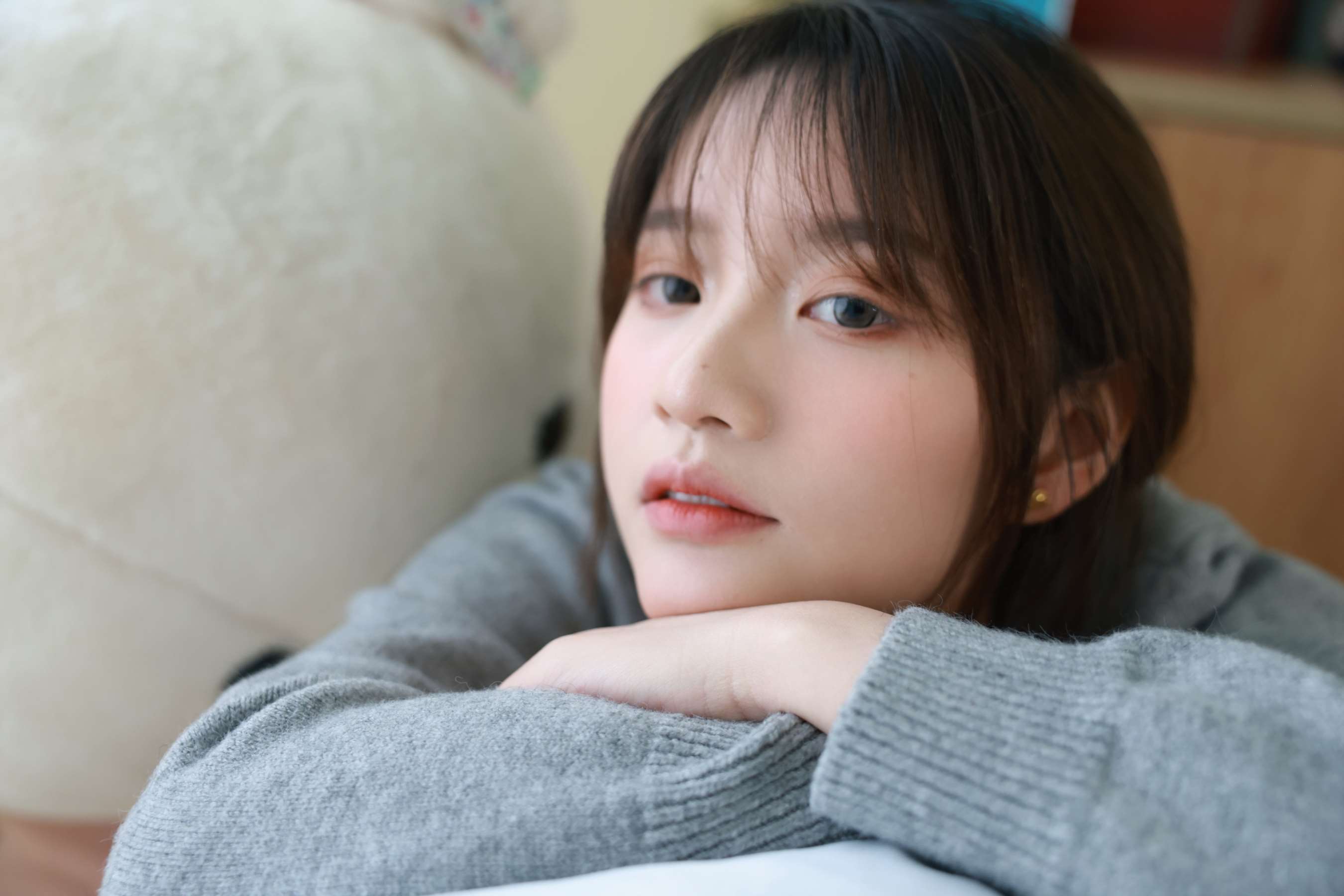 《小点心 脱棉袜展嫩足》作品图