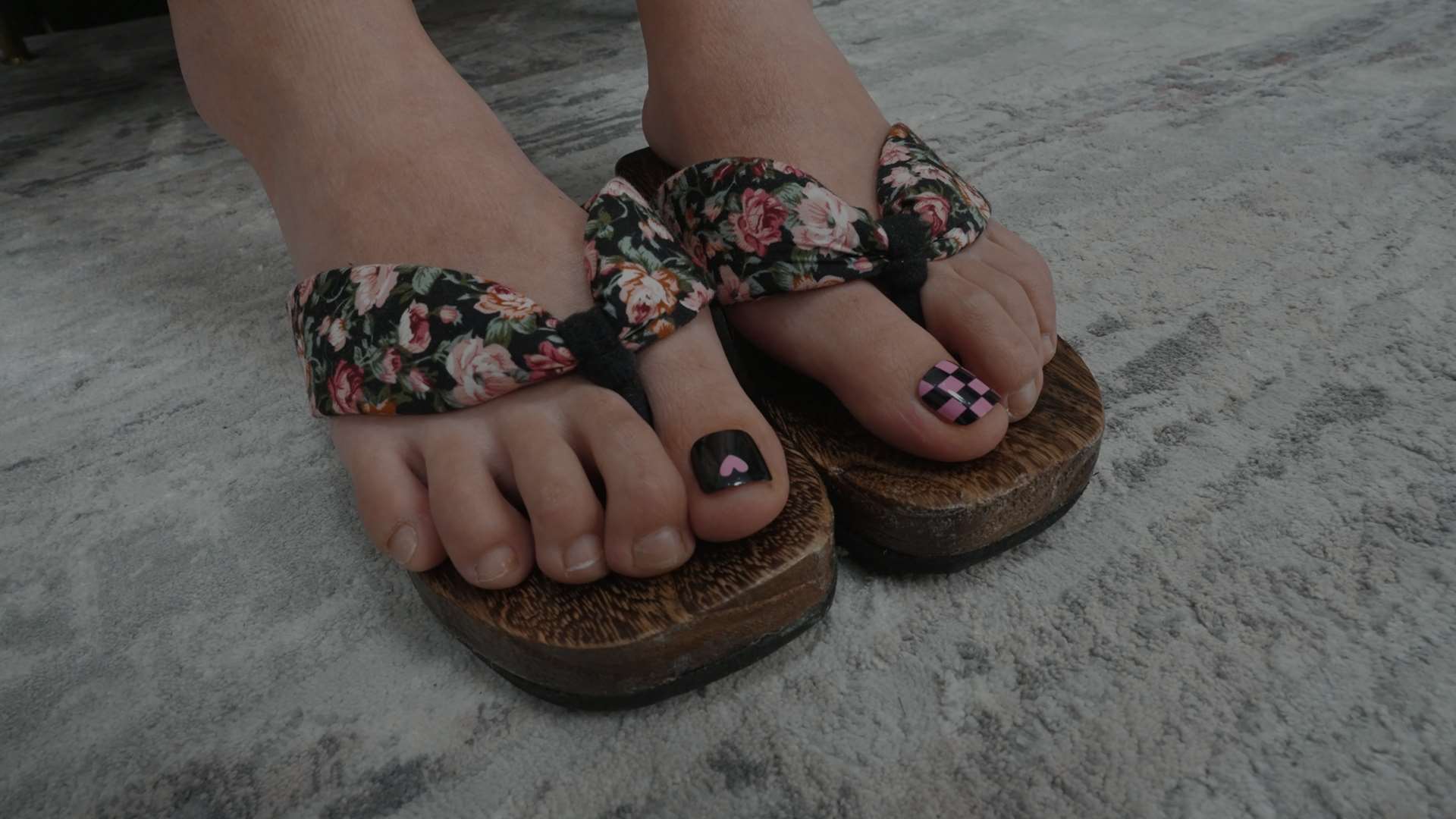 《[寄卖视频]A&F-Xiaoyuyu展示她的敏捷性感的小脚》作品图