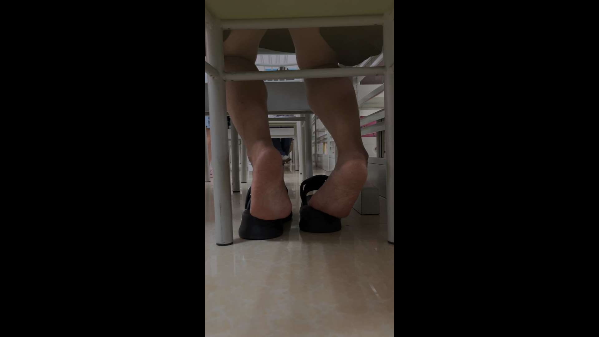 《[视频]真实户外各场景街拍少妇少女脚底 第五季》作品图