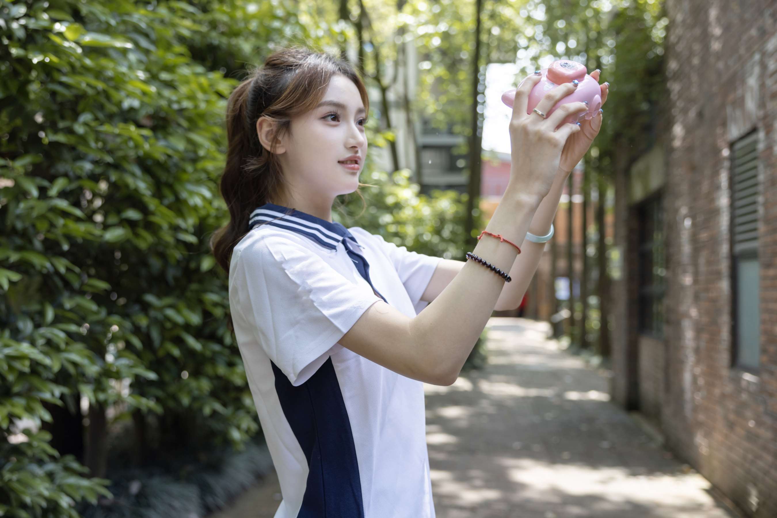 《南希 校服の嫩足》作品图