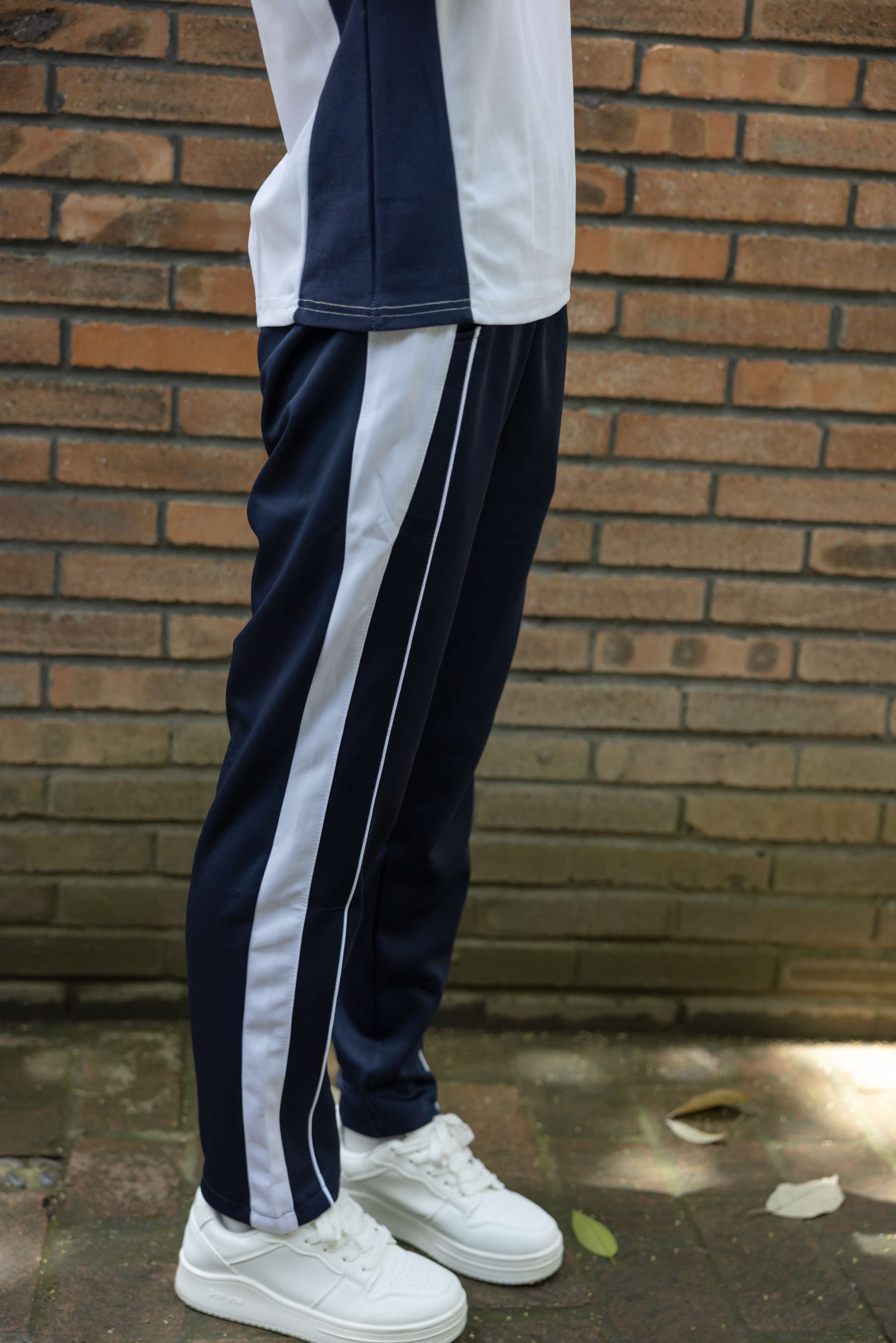 《南希 校服の嫩足》作品图