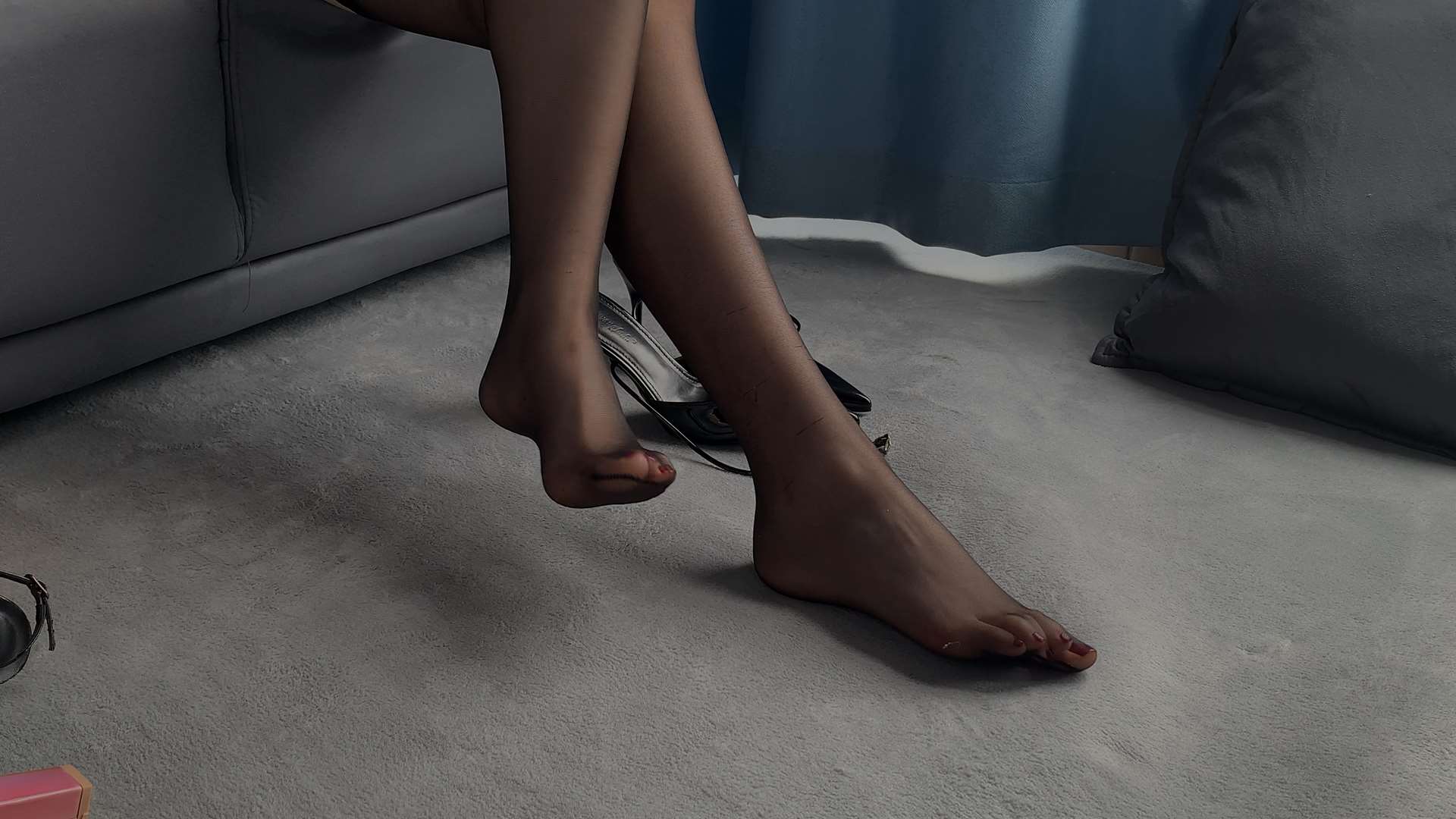 《[视频]某音玉足博主渔糯糯，玉足无敌嫩4个视频》作品图