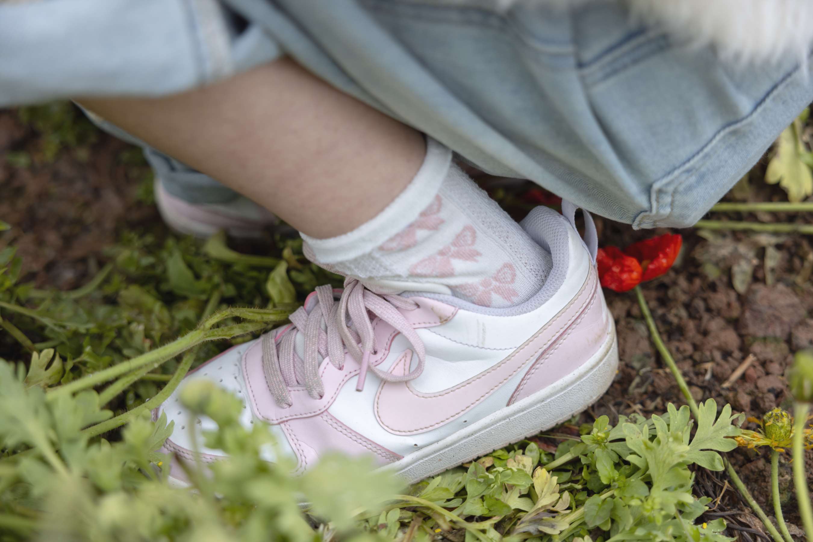 《天天 脱棉袜展嫩足》作品图