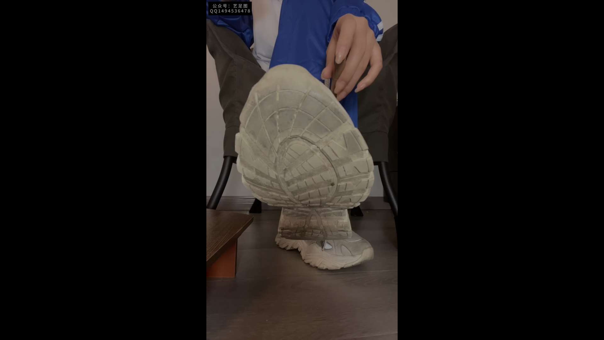 《[视频]高中学生妹的鞋垫臭脚丫》作品图