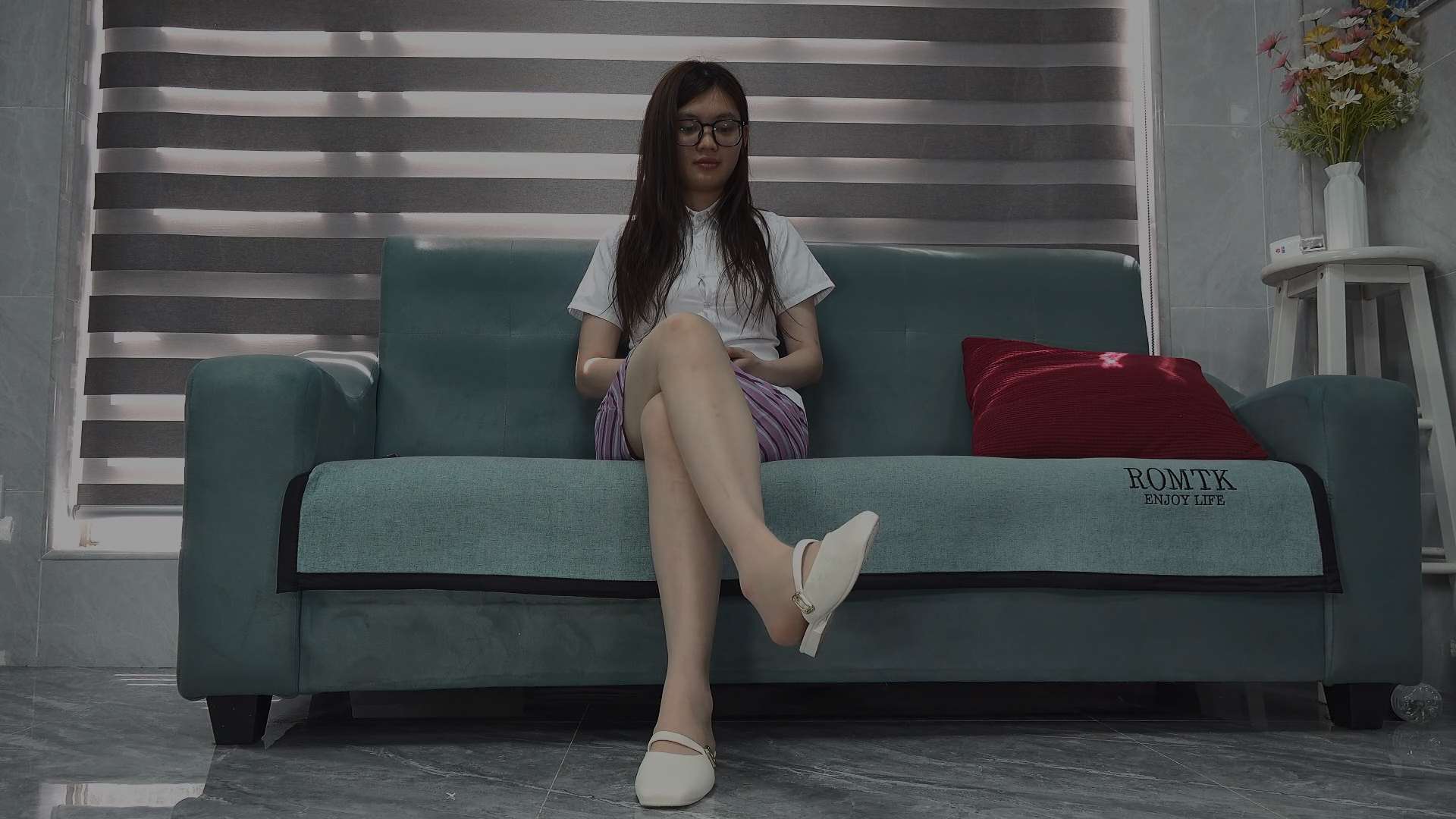 《[视频]丽梅脱鞋秀肉丝脚》作品图