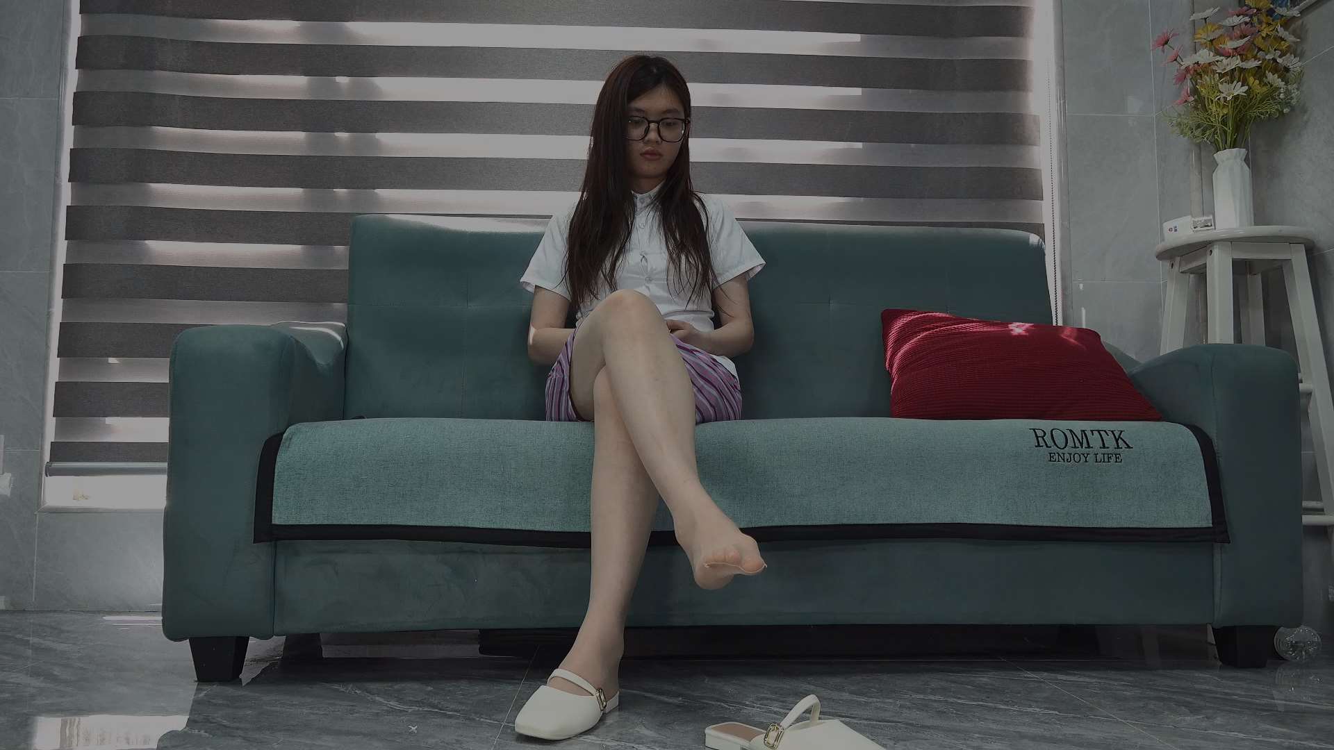 《[视频]丽梅脱鞋秀肉丝脚》作品图