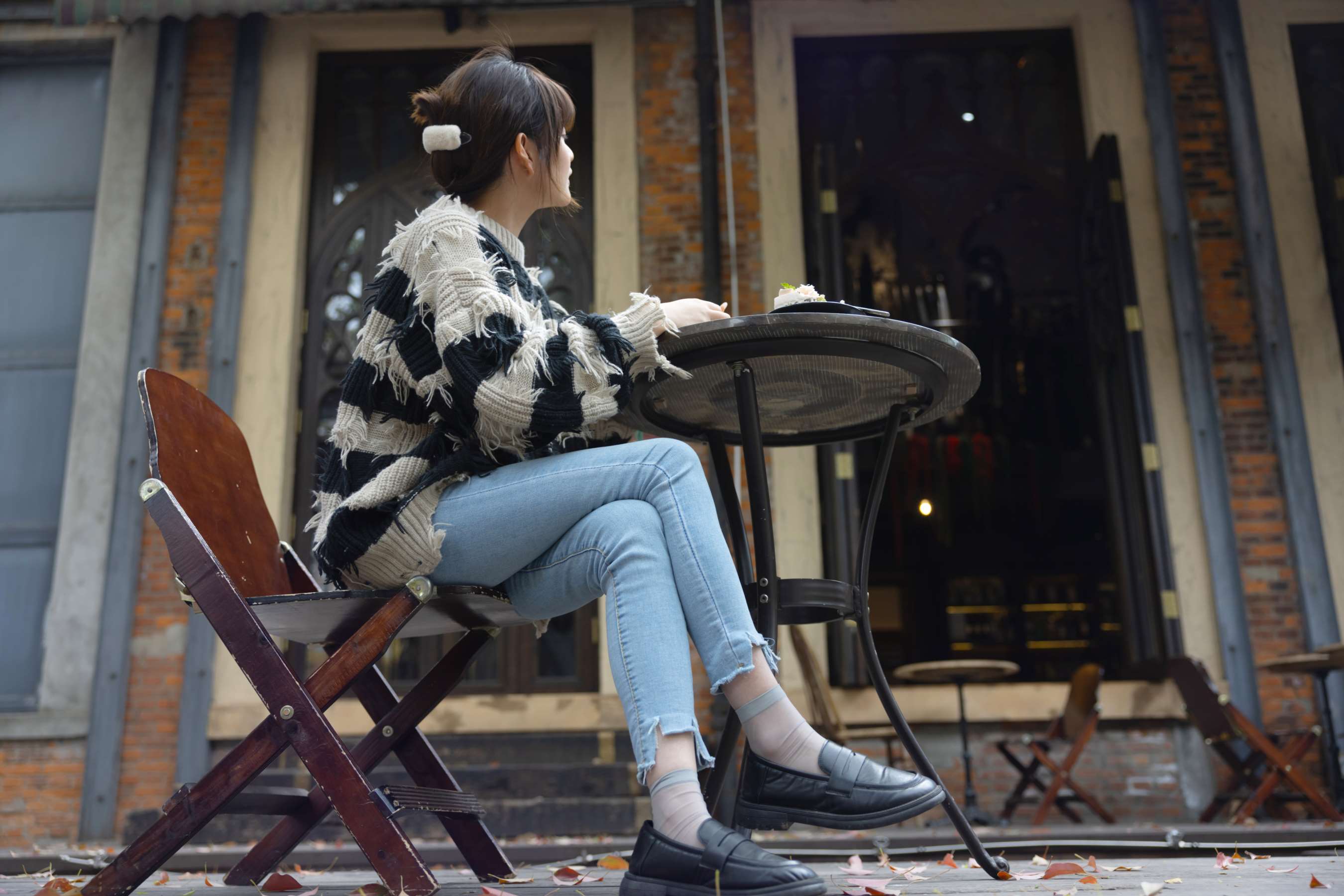 《小点心 脱丝展嫩足》作品图