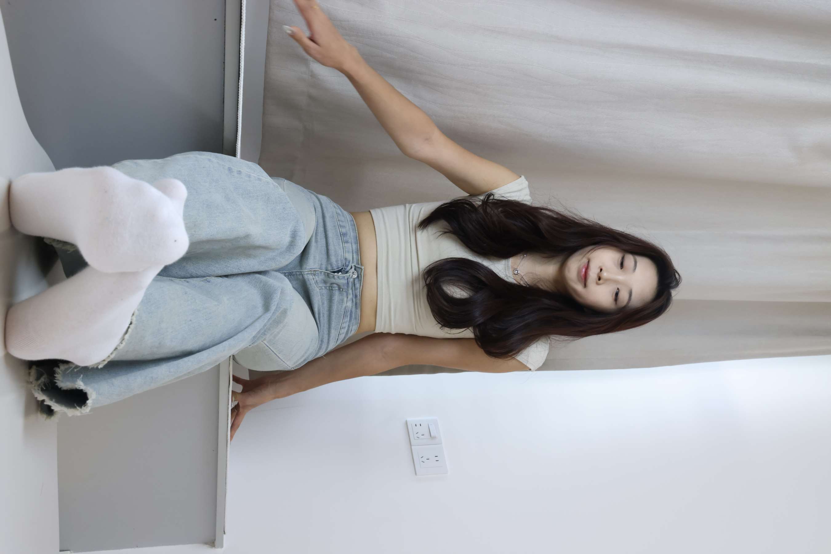 《秋月 牛仔の棉袜、嫩足》作品图