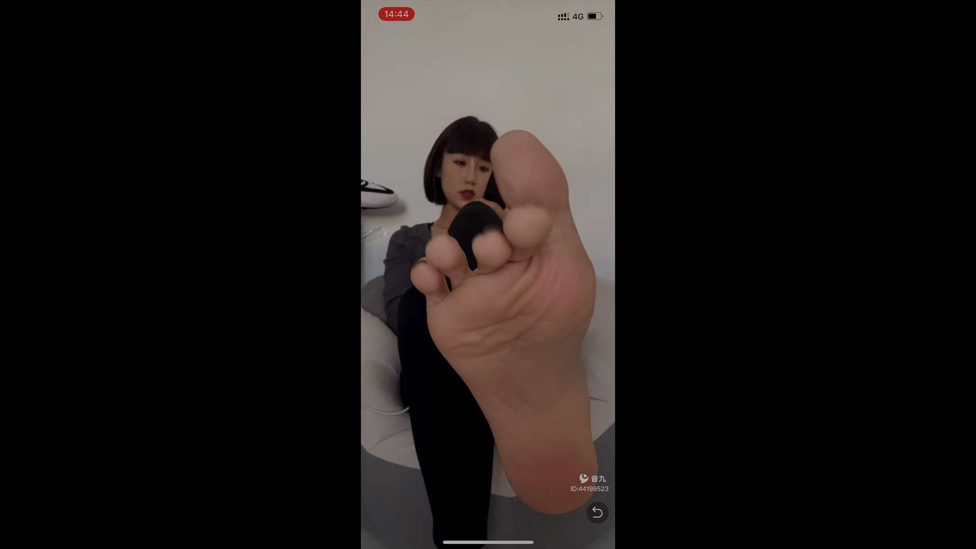 《[视频]某付费房身高172美少妇39码红嫩脚底无美颜》作品图