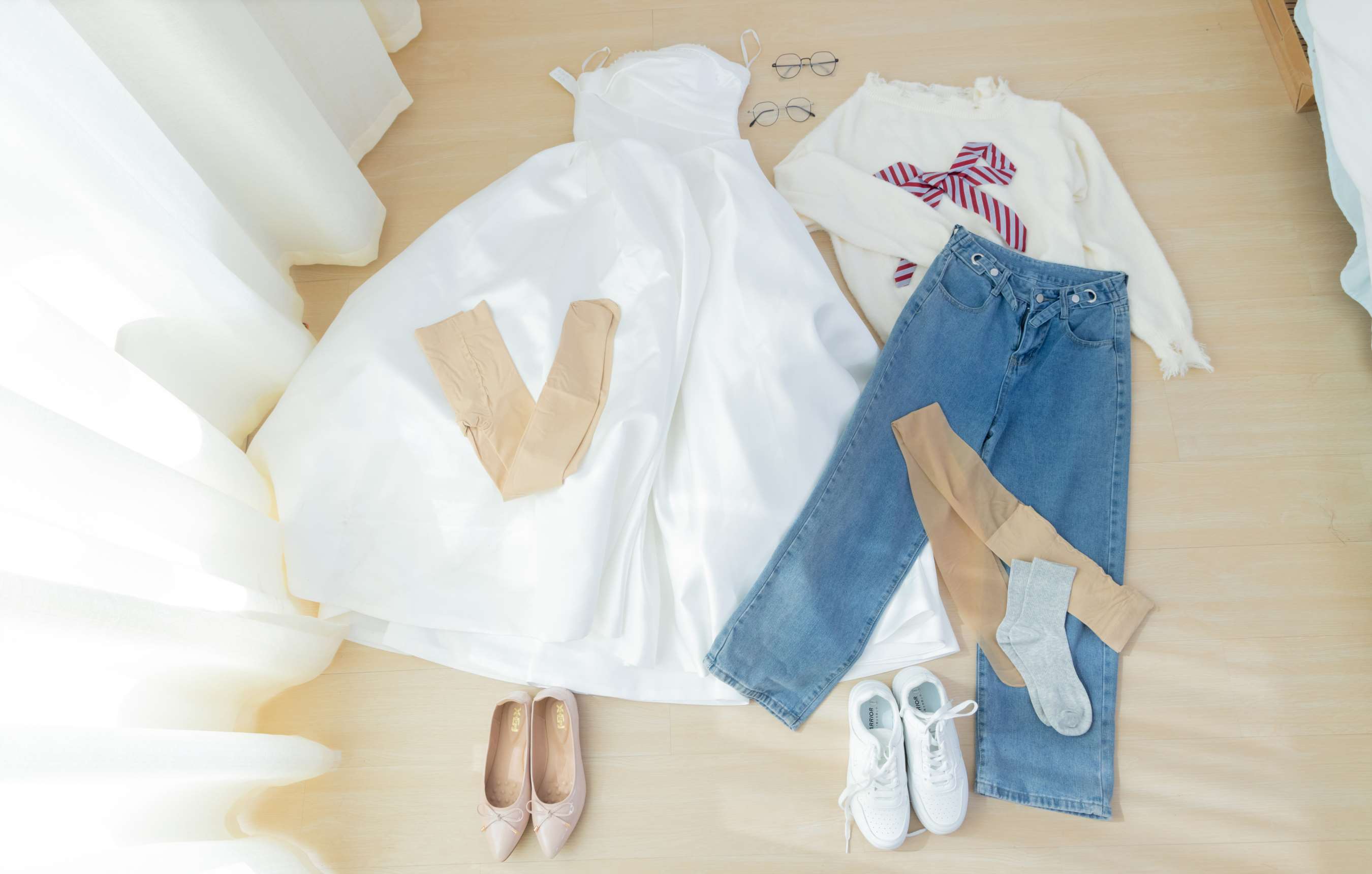 《茯苓&欢欢-平底鞋、板鞋、厚肉丝、灰色棉袜、薄肉丝》作品图