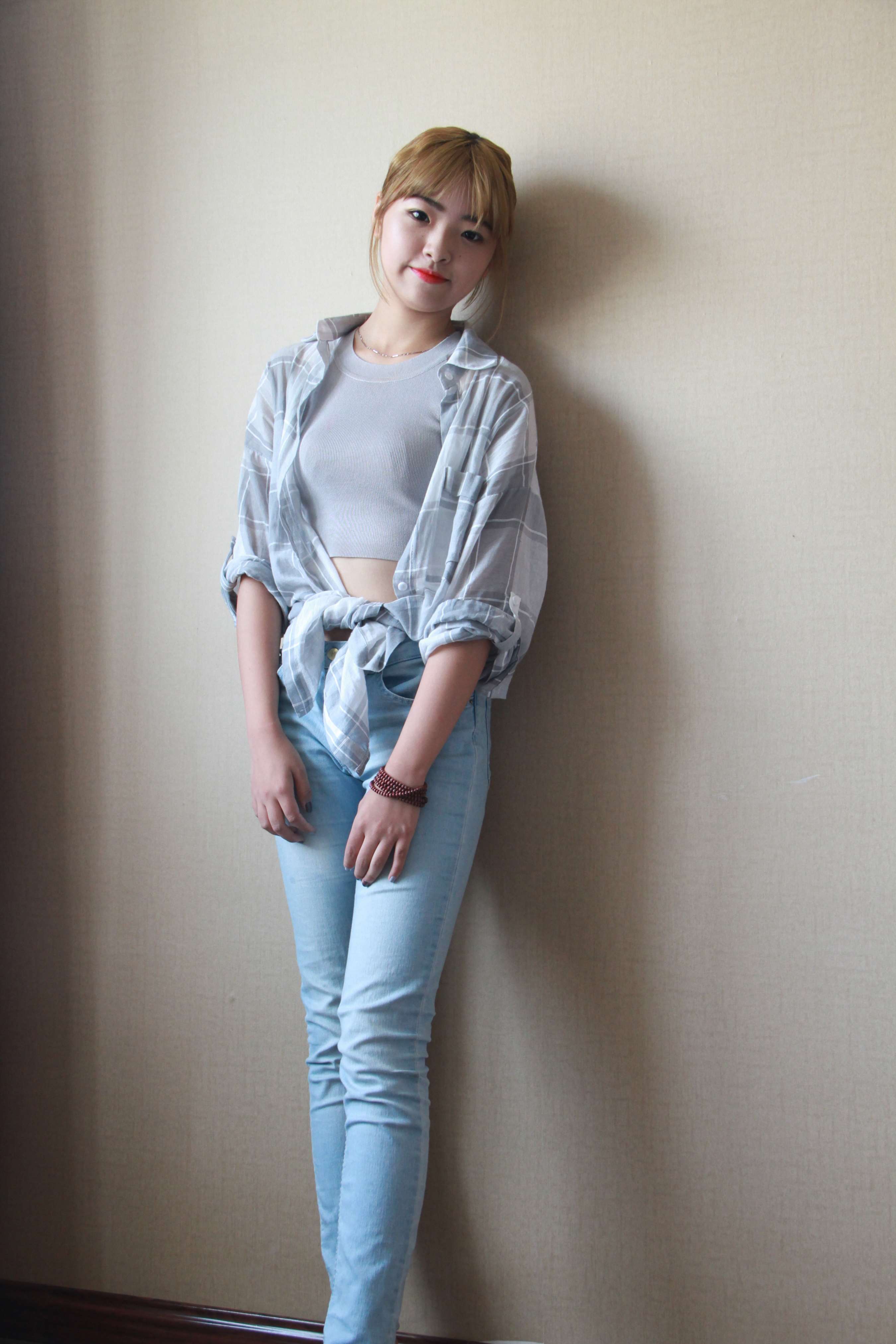 《牛仔学妹の短丝足》作品图