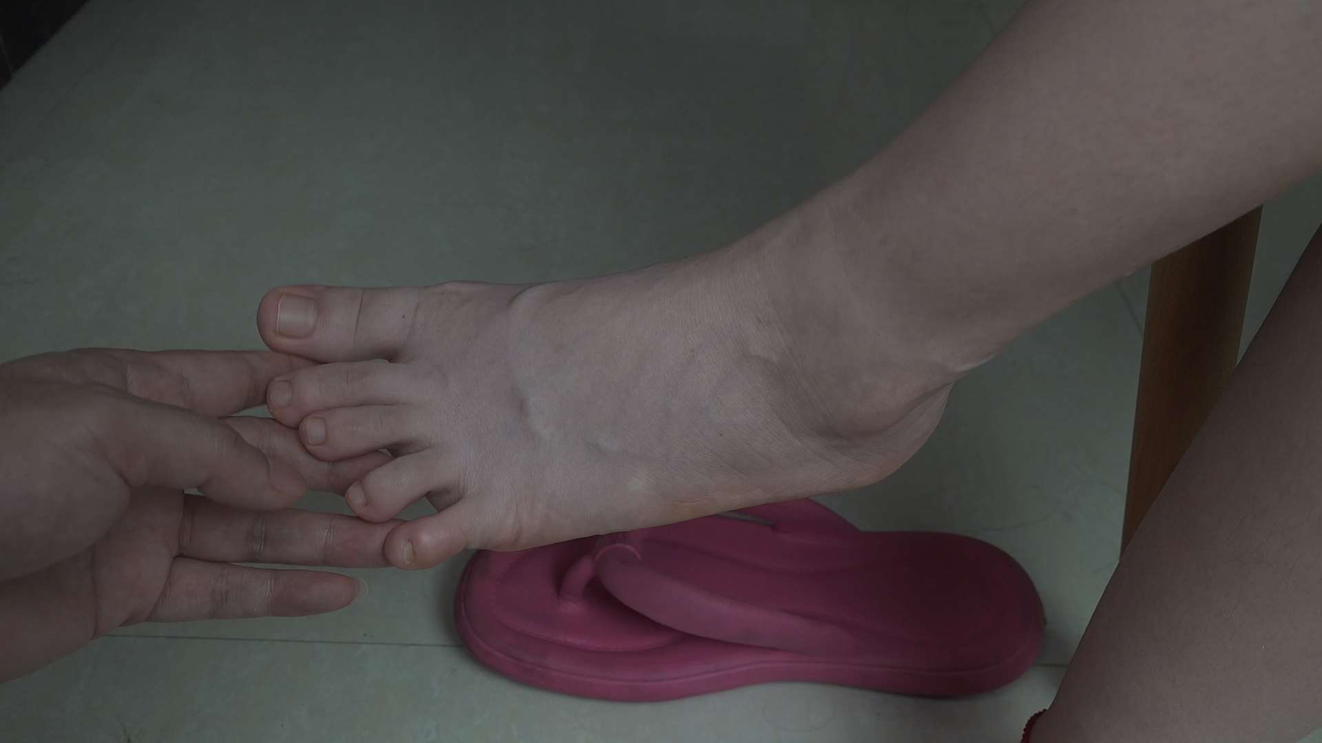 《[视频]随意拿捏熟女芊姐性感美脚》作品图