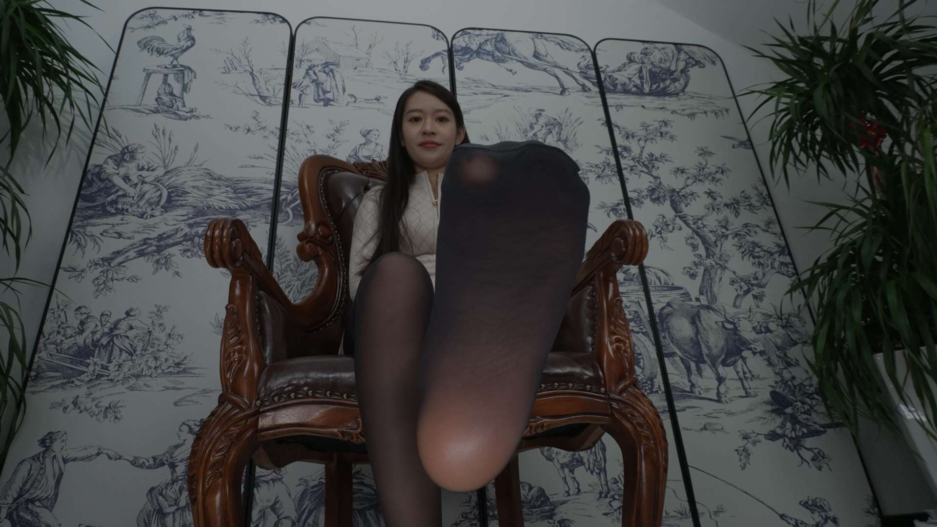 《[寄卖视频]A&F Jojo 包臀裙黑丝高跟》作品图