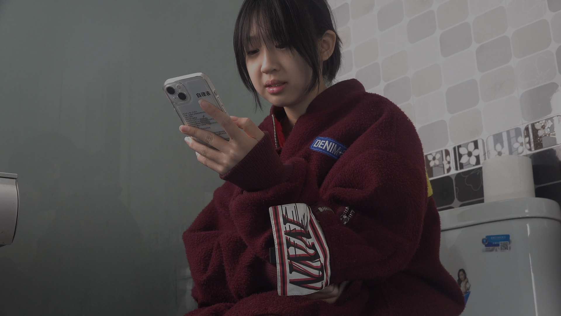 《[视频]可爱女生雅雅卫生间里秀肉丝美脚》作品图