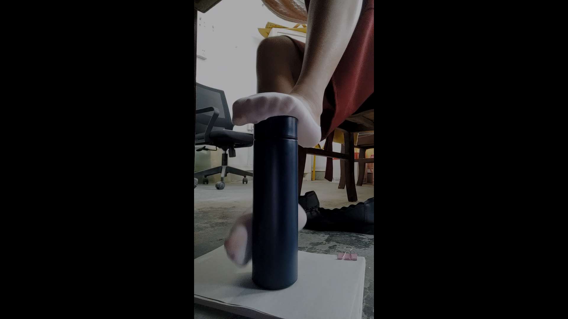 《[视频]小琪琪文文船袜裸足搓水瓶》作品图