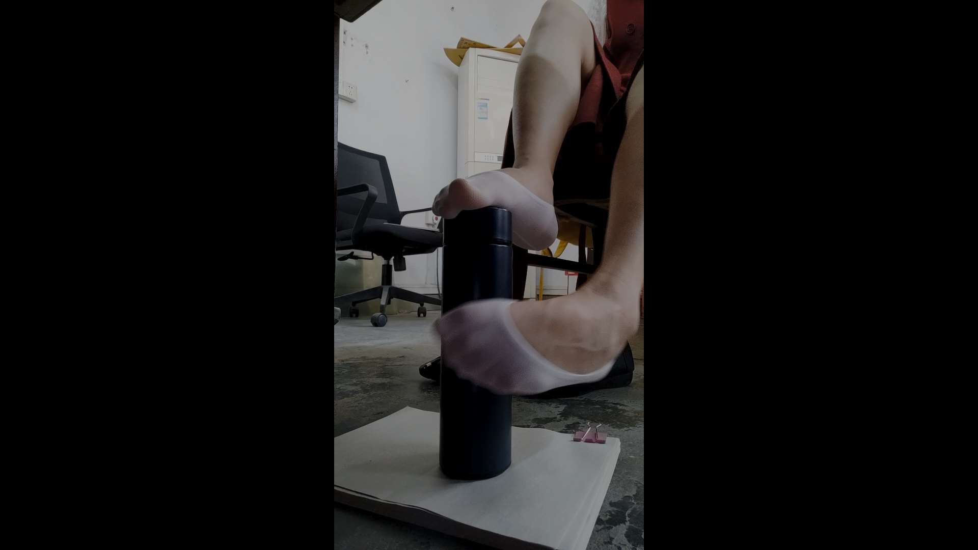 《[视频]小琪琪文文船袜裸足搓水瓶》作品图