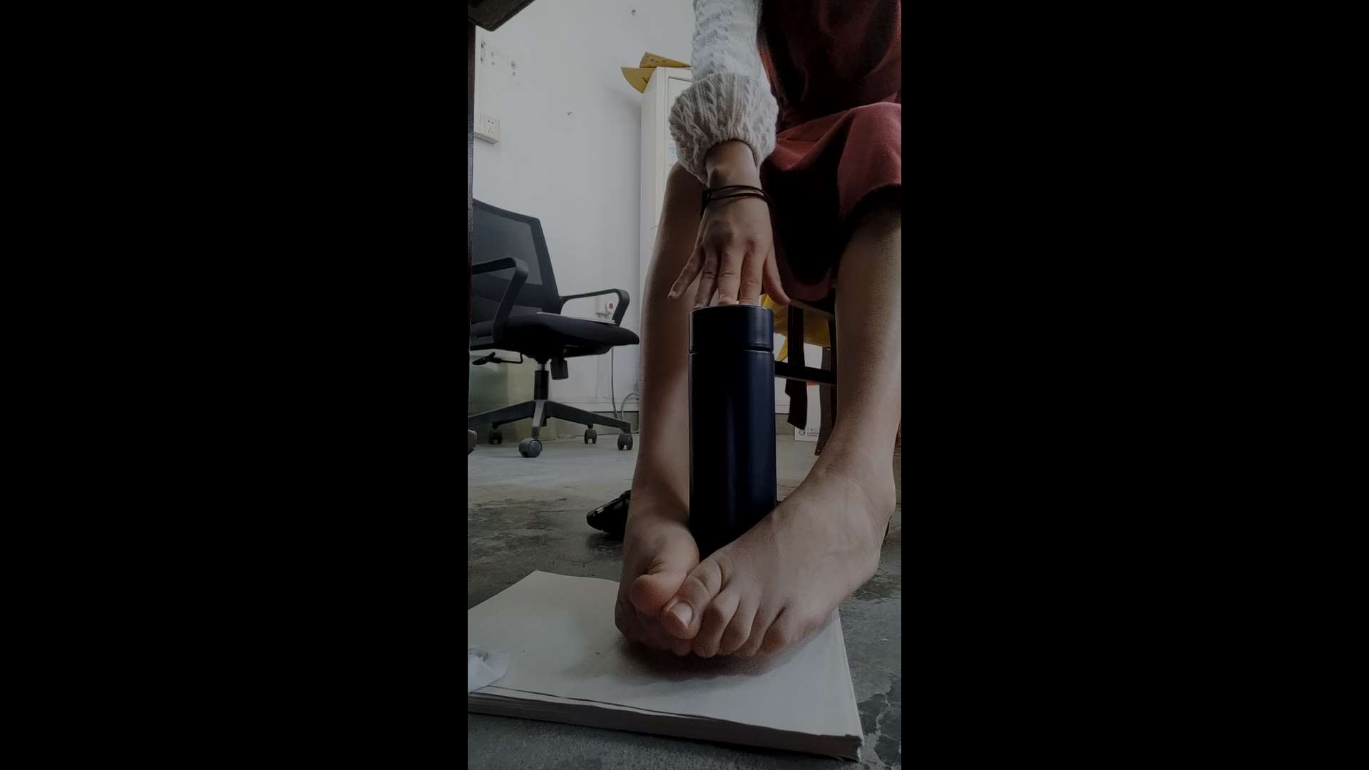 《[视频]小琪琪文文船袜裸足搓水瓶》作品图