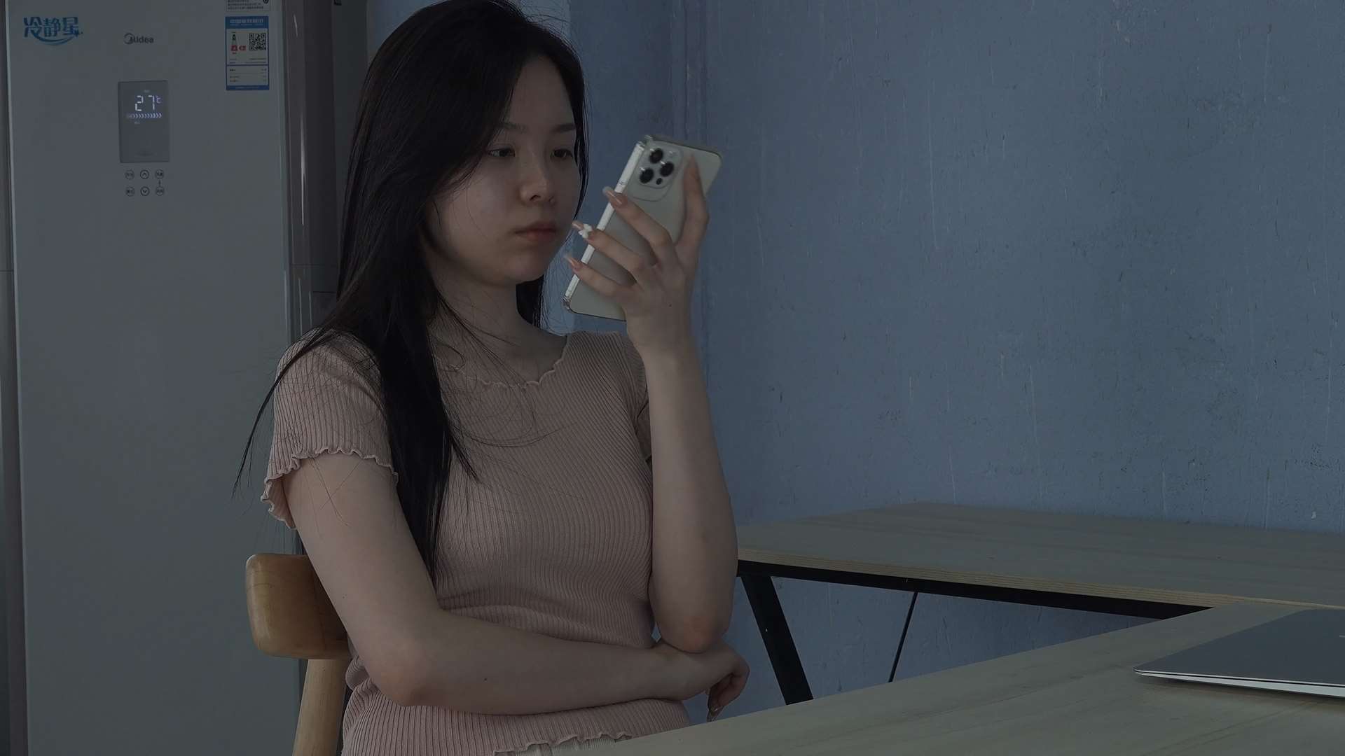 《[视频]灵儿的帆布鞋美脚》作品图