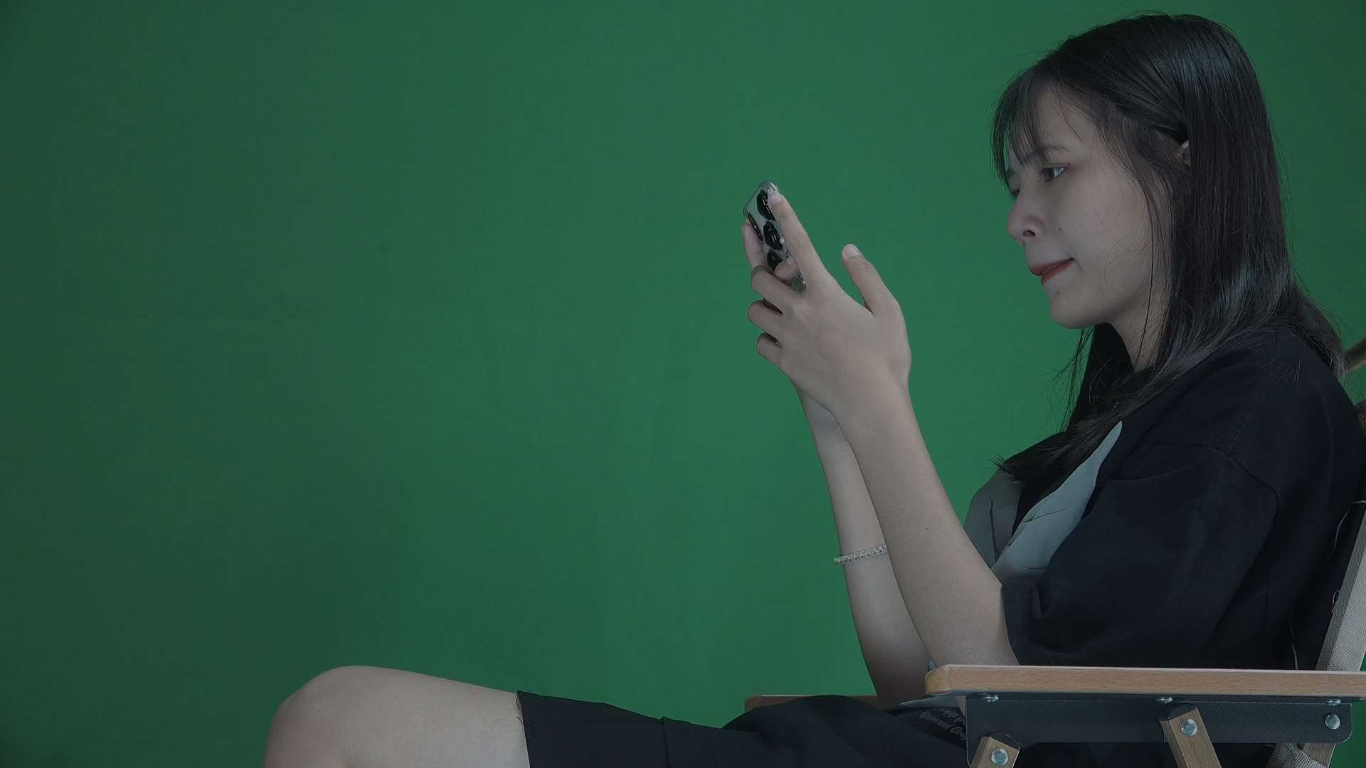 《[视频]小新和美妮凉拖美脚展示，脚对脚》作品图