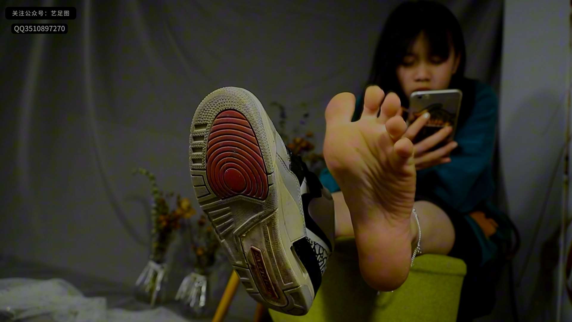 《[视频]穿AJ的美女宝儿换高跟秀美脚挑鞋》作品图