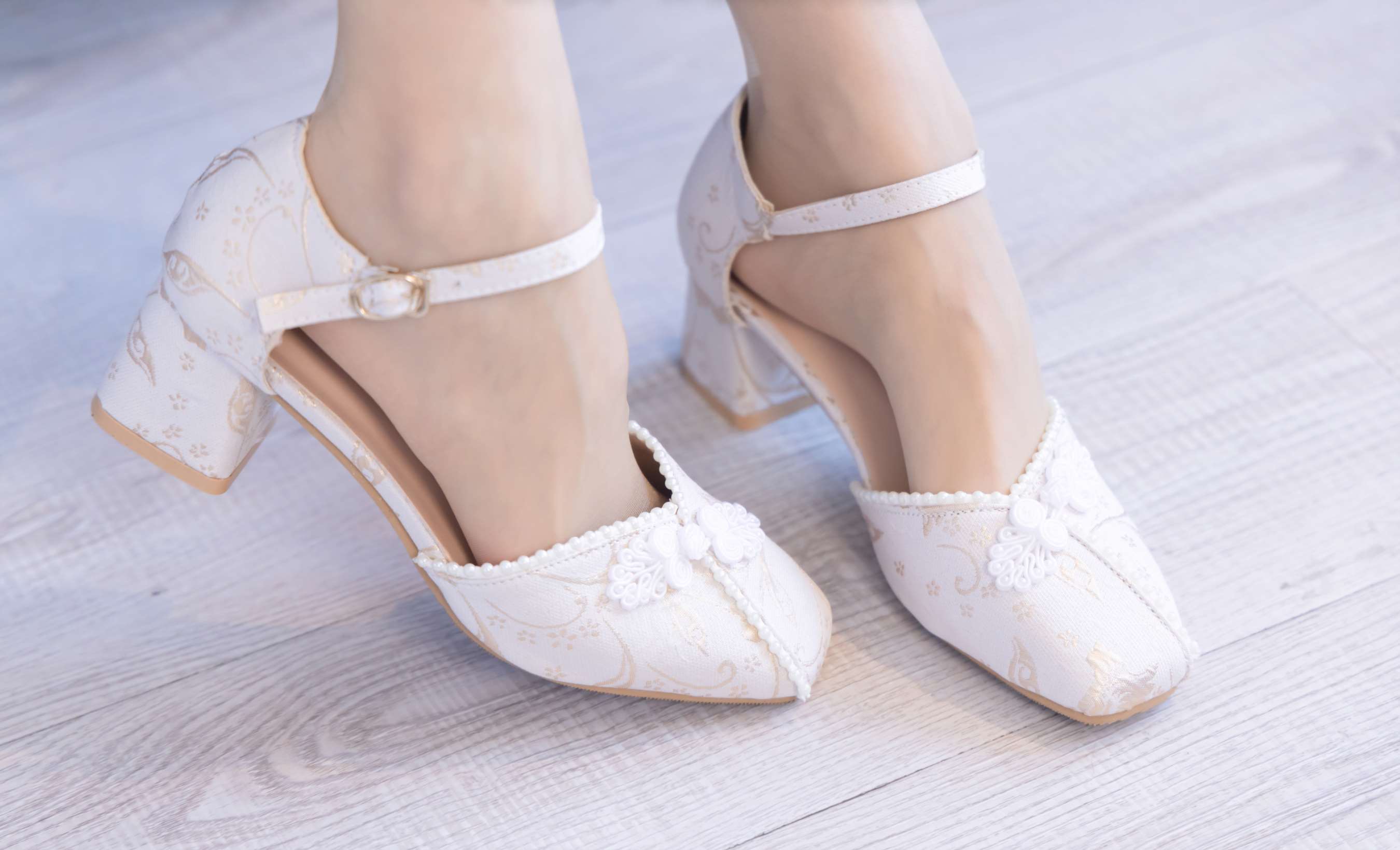 《稚予-汉服、高跟鞋、薄肉丝》作品图