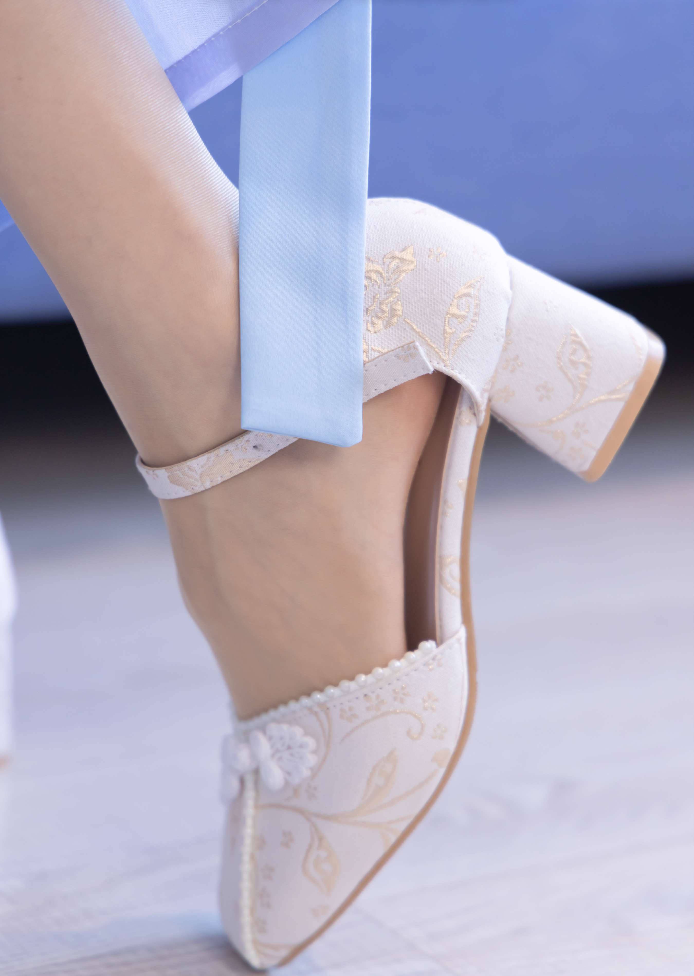 《稚予-汉服、高跟鞋、薄肉丝》作品图