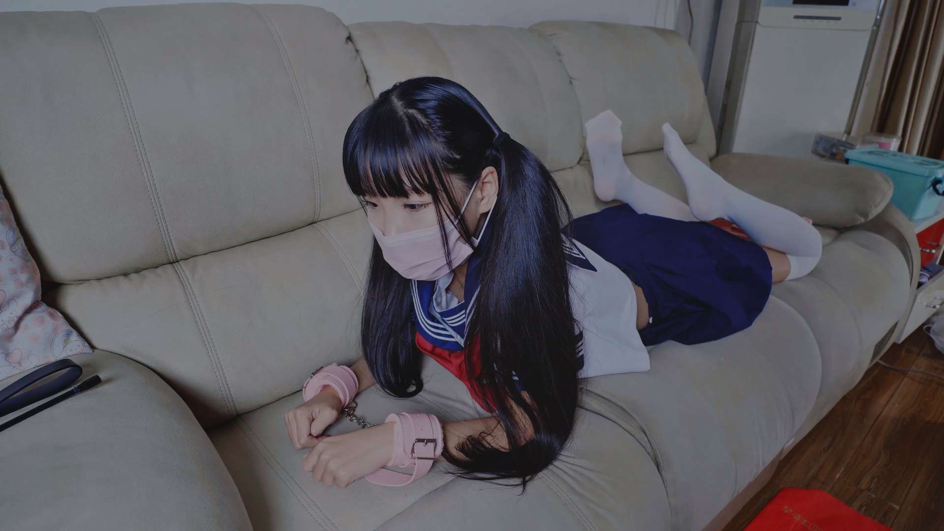 《[视频]拍打JK少女脚心》作品图