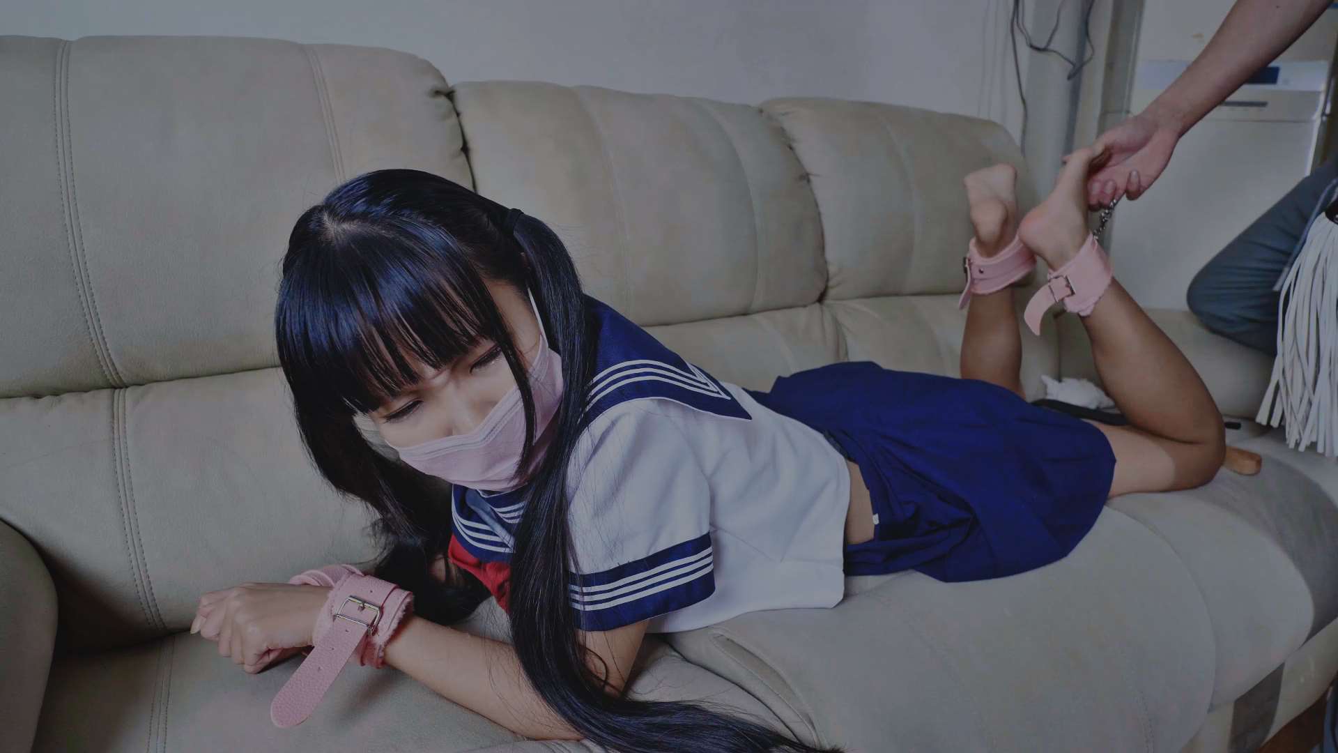 《[视频]拍打JK少女脚心》作品图