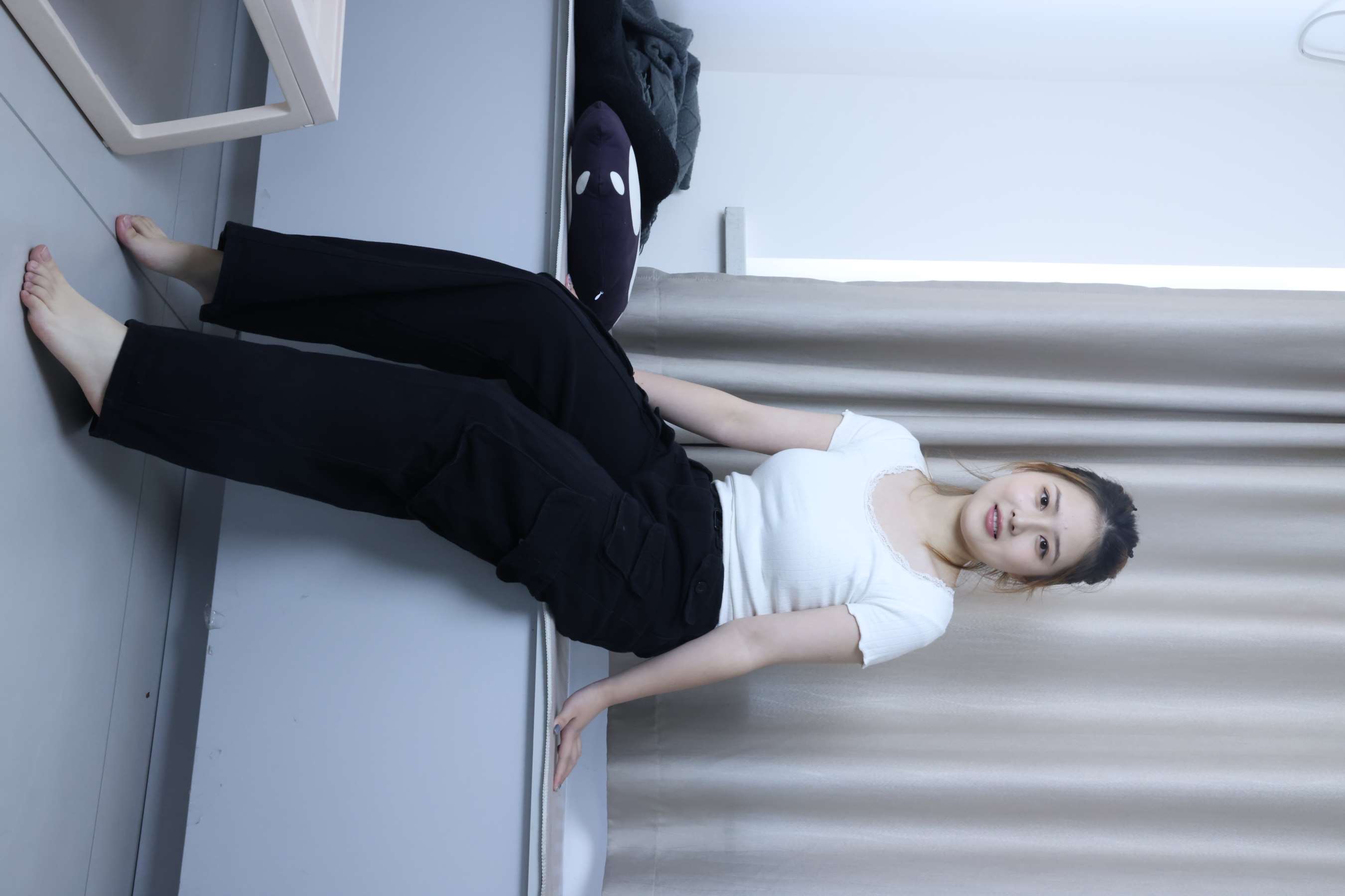 《露露 休闲裤の嫩足》作品图