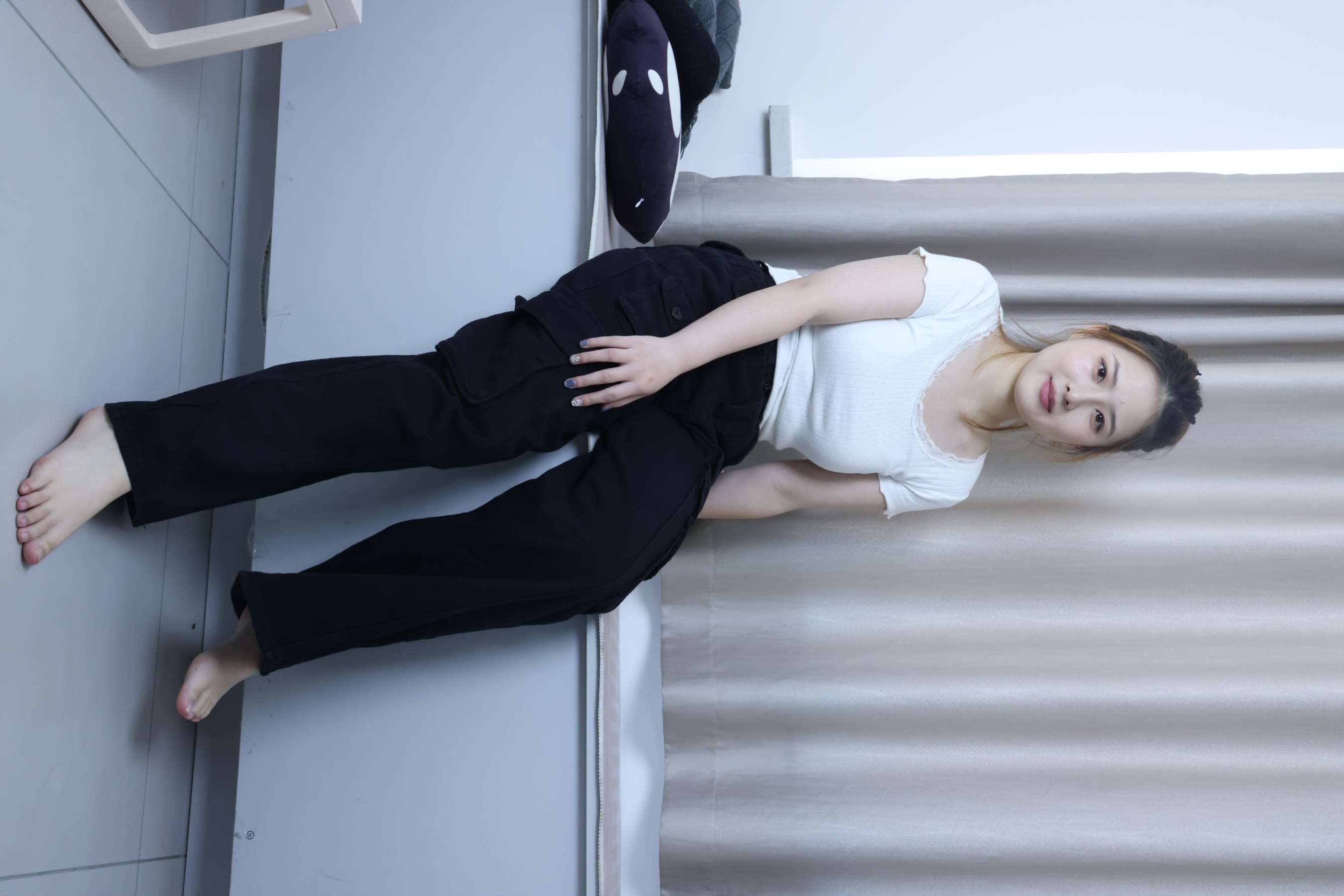 《露露 休闲裤の嫩足》作品图