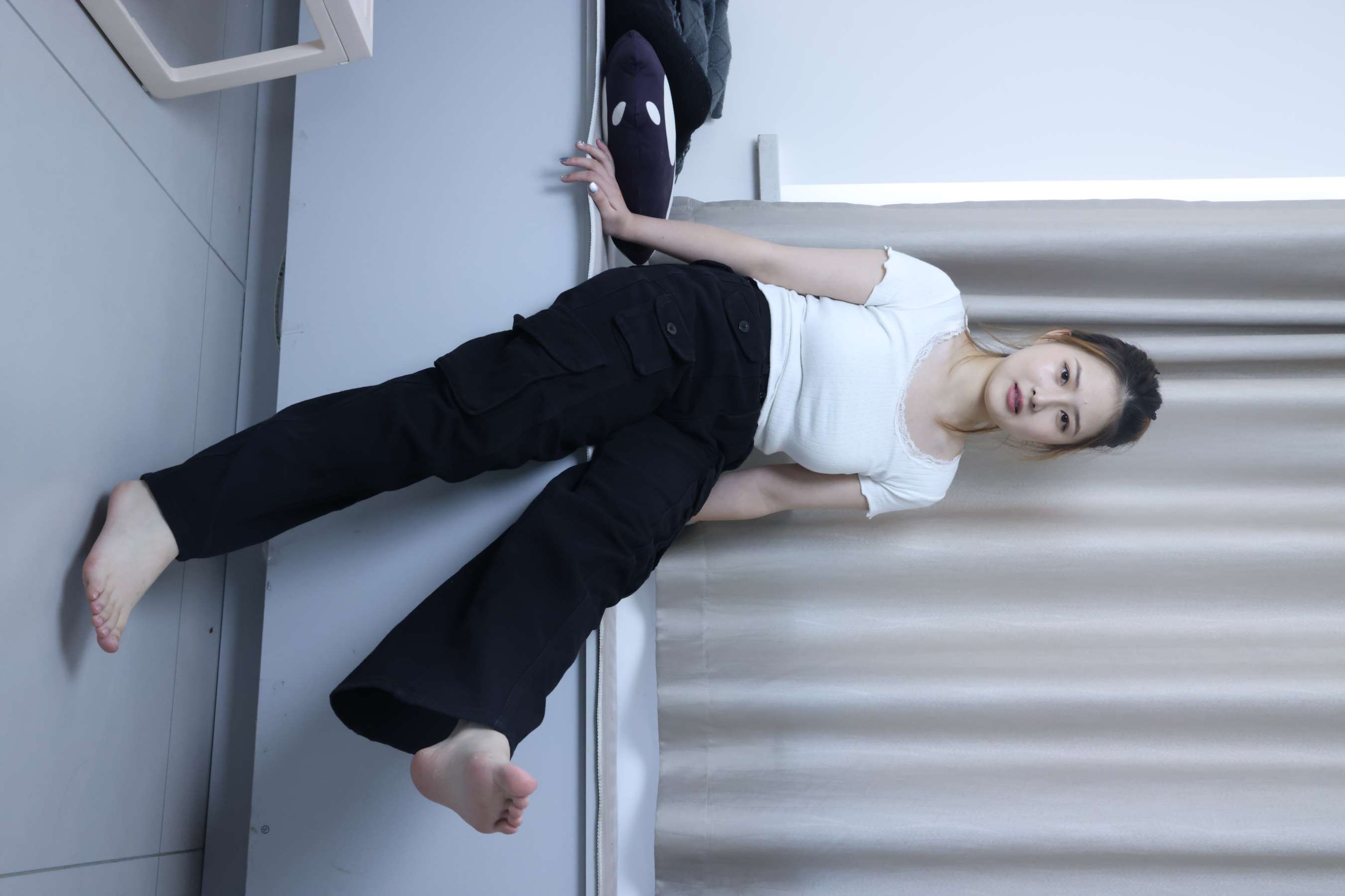 《露露 休闲裤の嫩足》作品图