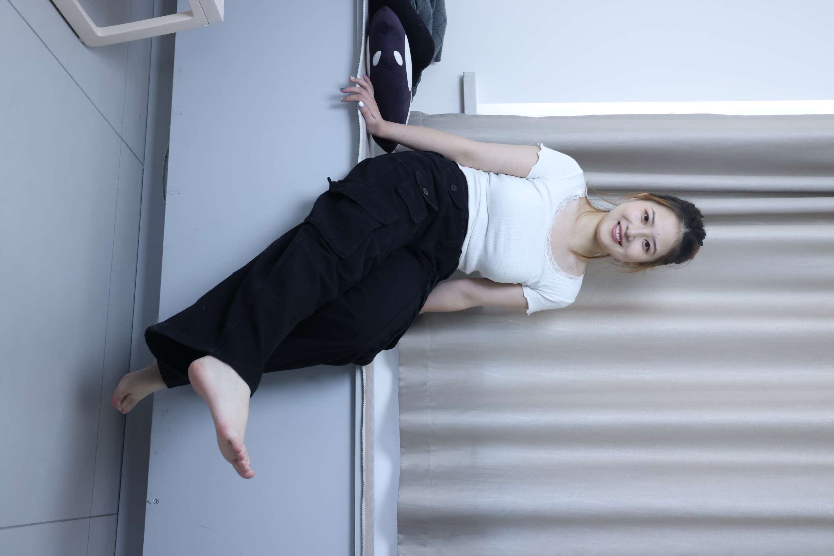 《露露 休闲裤の嫩足》作品图