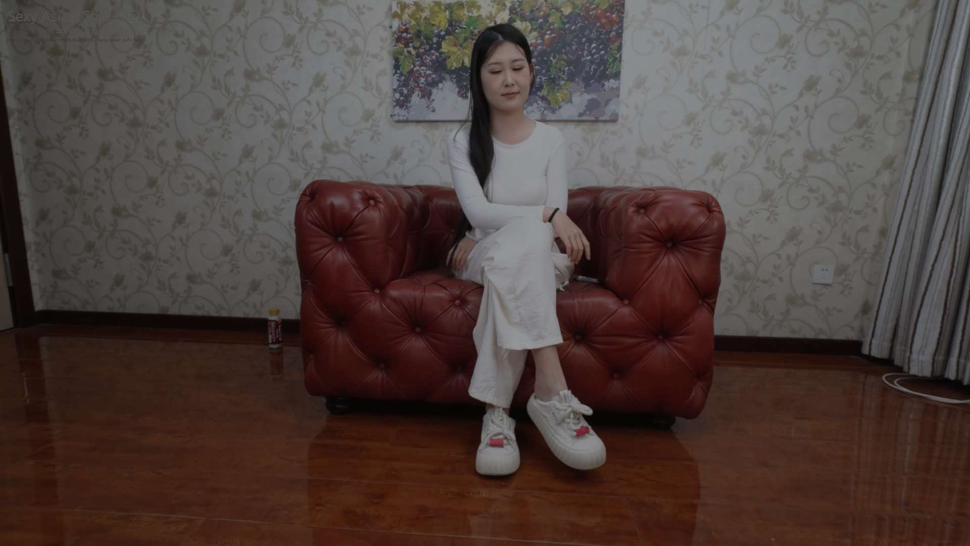 《[寄卖视频]A&F-Jiji展示她褶皱的38码嫩足》作品图