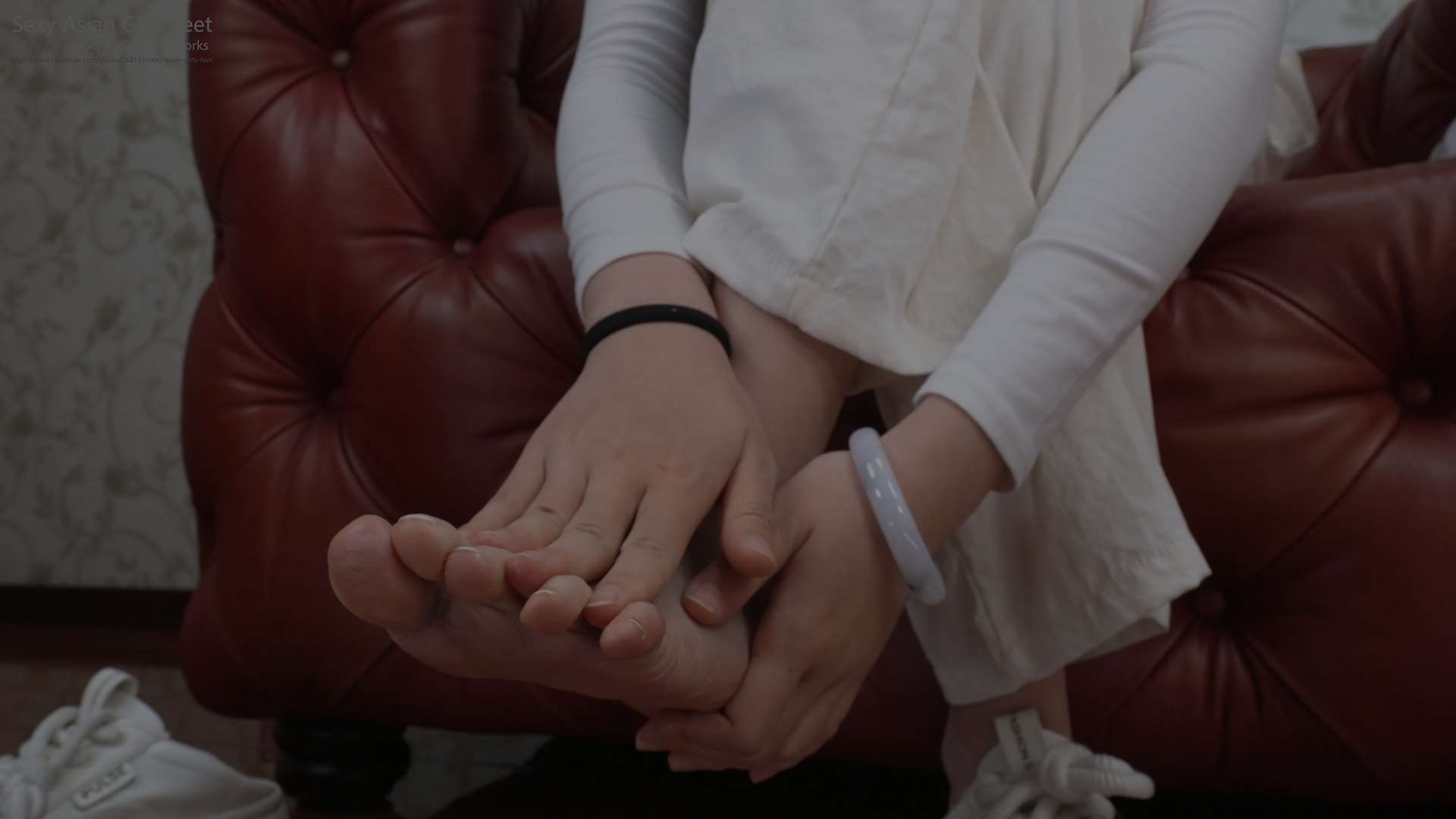 《[寄卖视频]A&F-Jiji展示她褶皱的38码嫩足》作品图