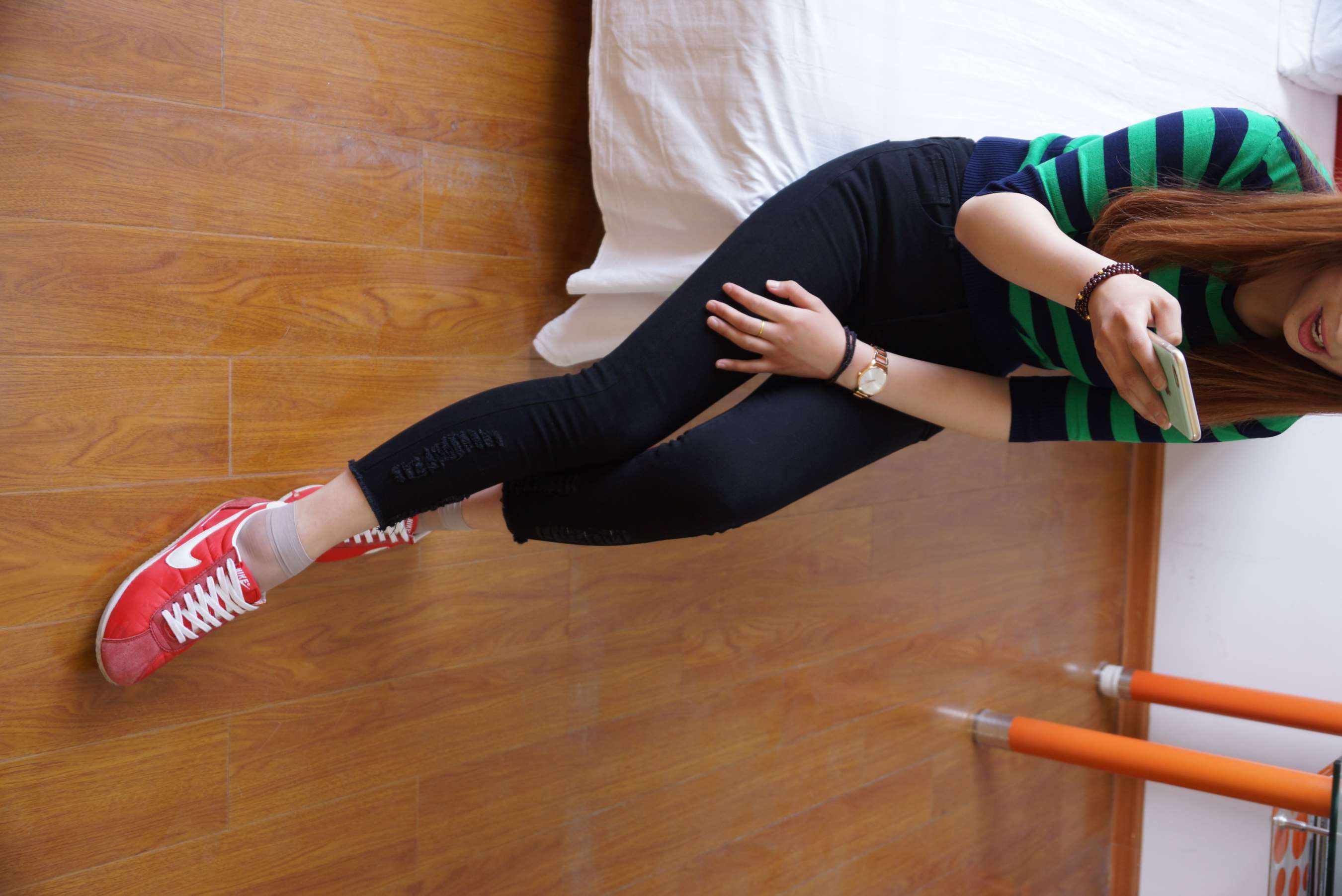 《刚运动完的袜子还是湿湿的》作品图