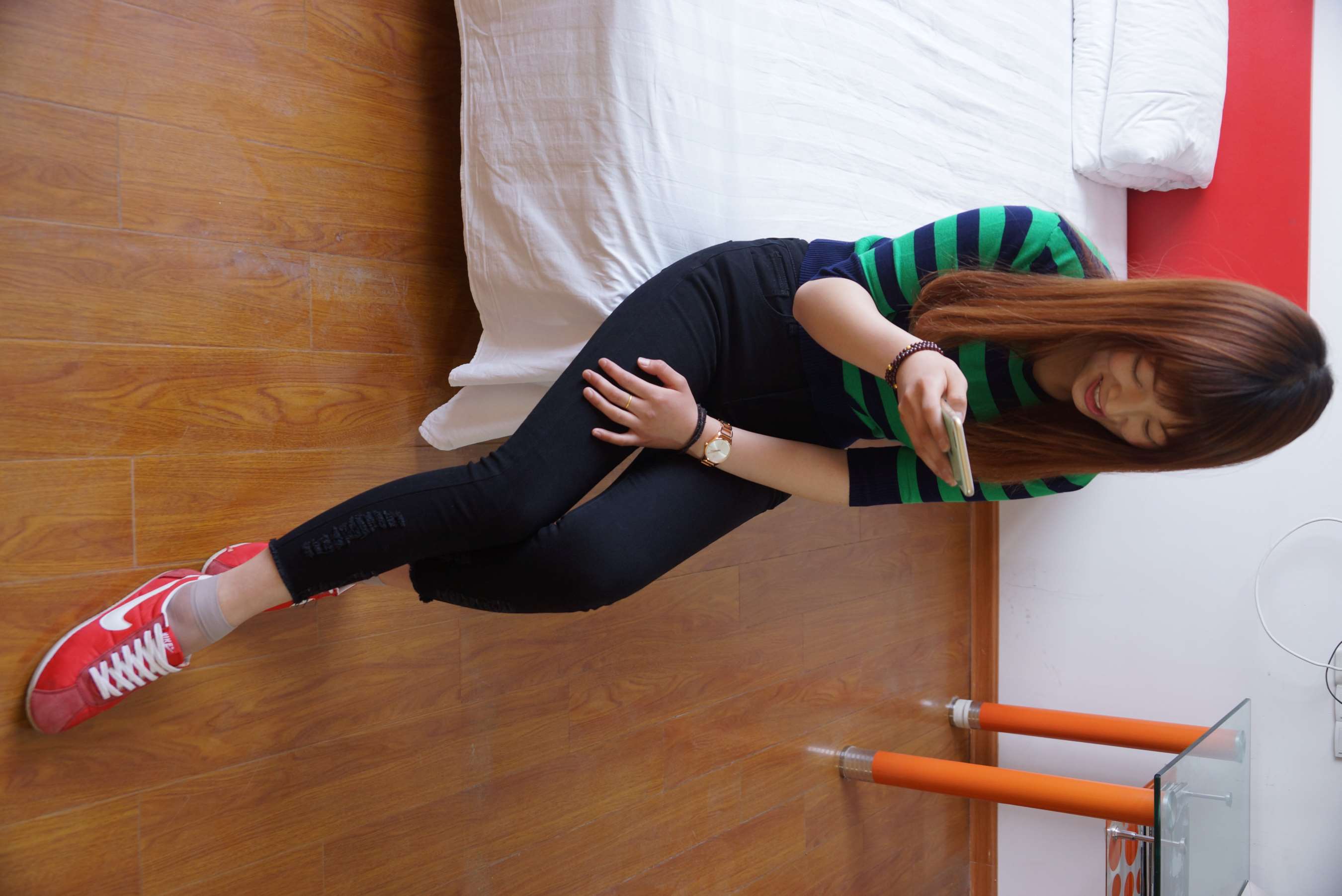 《刚运动完的袜子还是湿湿的》作品图