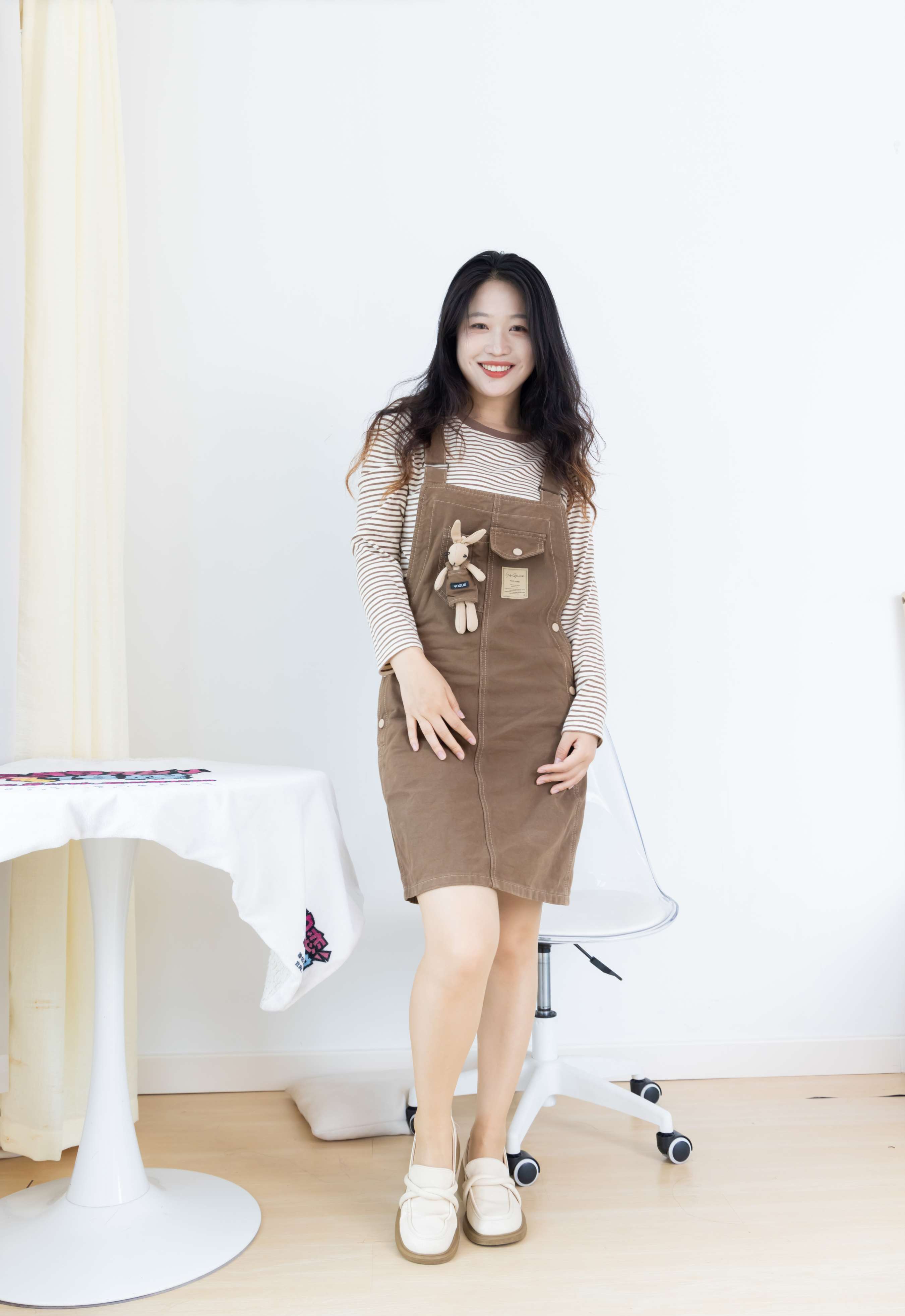 《小紫-皮鞋、薄肉丝大腿袜》作品图