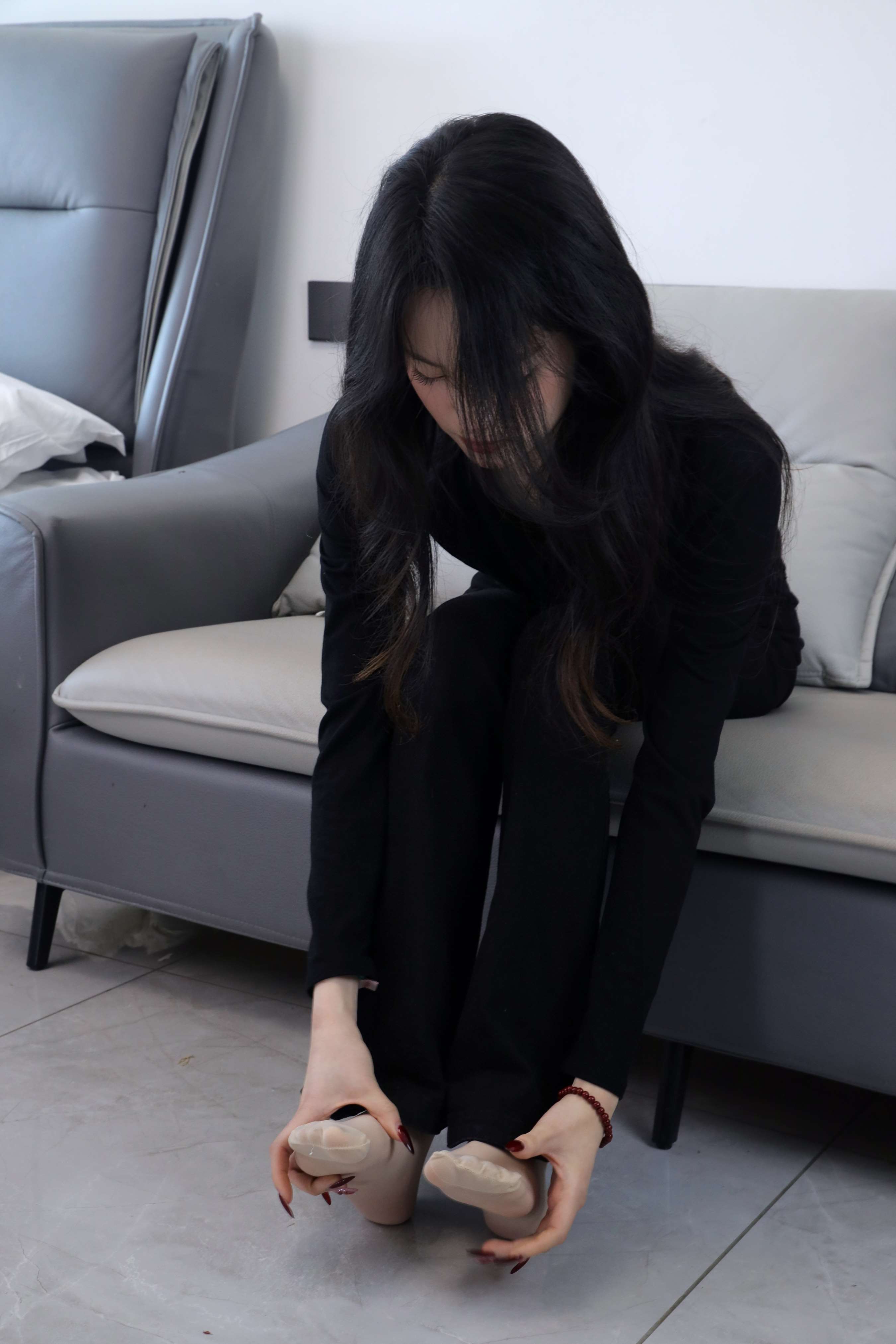 《小艺-黑色休闲の丝足、赤足》作品图