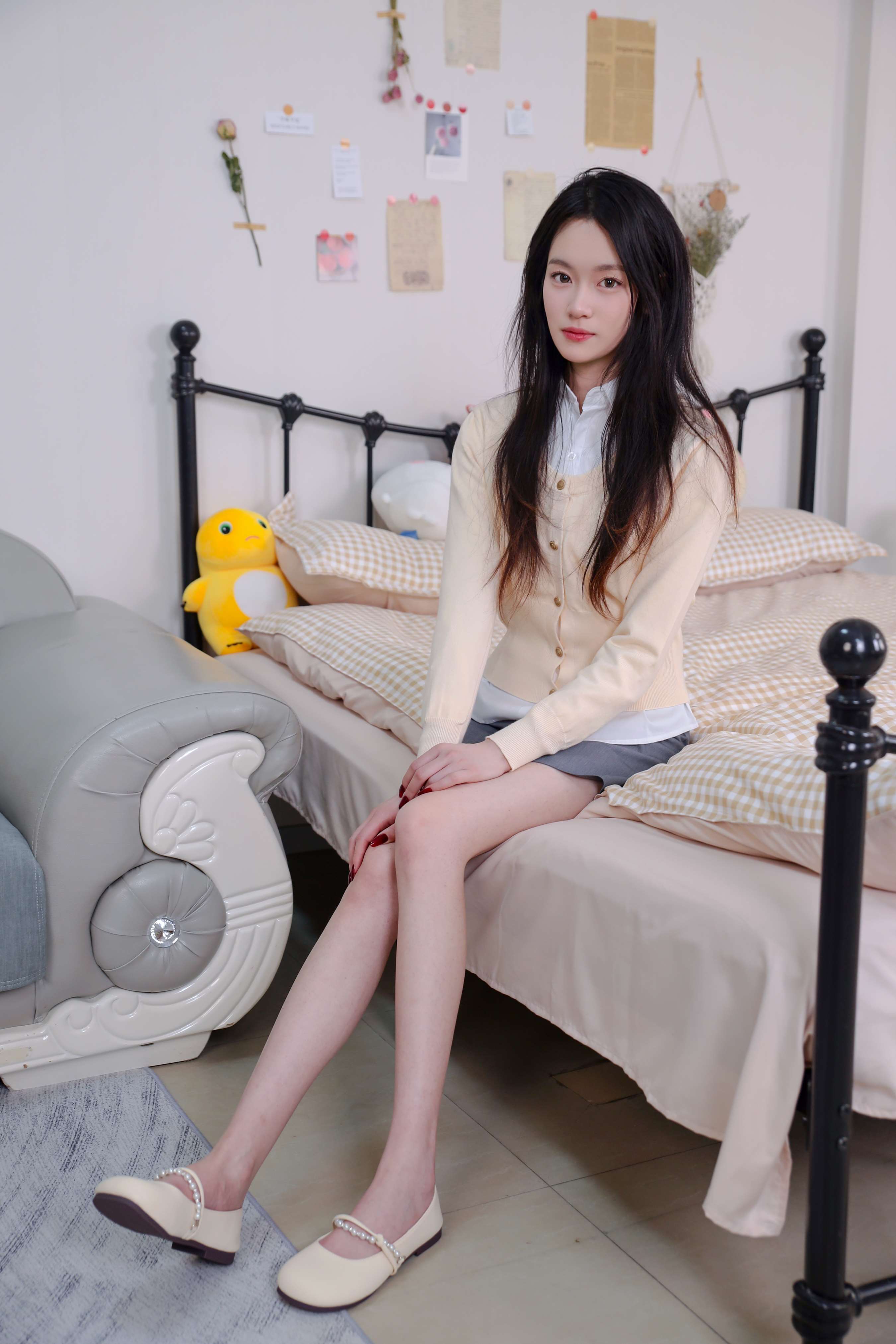《小艺 学院风刨衫棉袜の嫩足》作品图